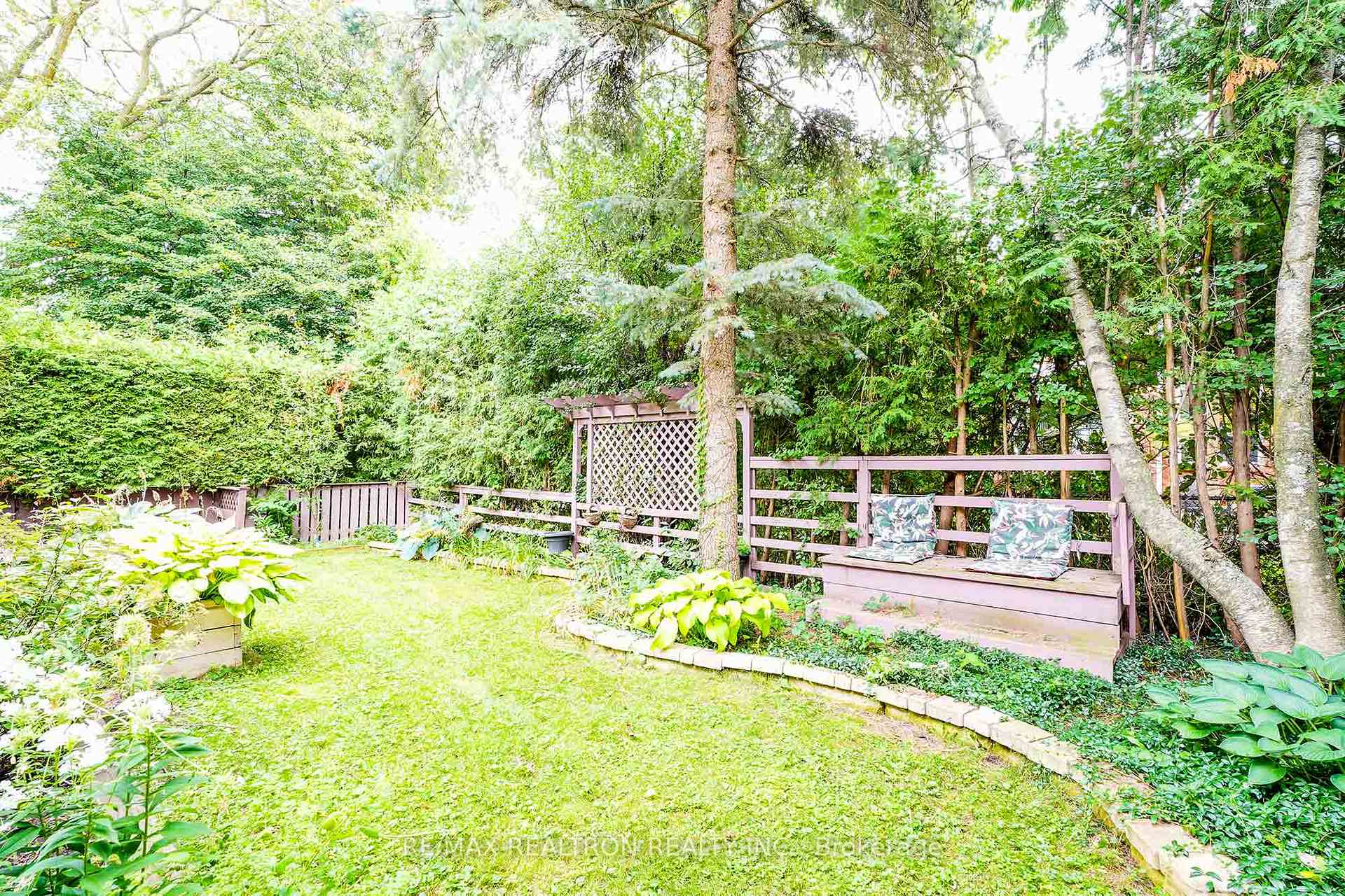 Photo 34 of 111 Devins Drive, Aurora, Aurora Heights — HOMEH