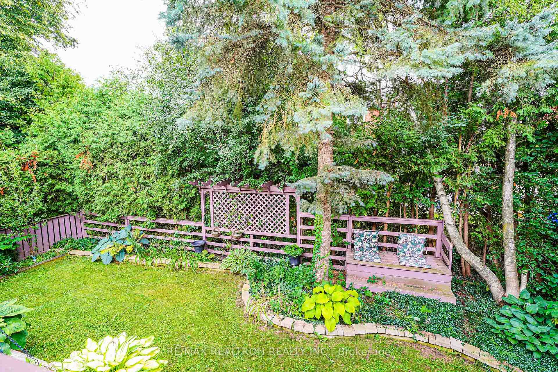 Photo 37 of 111 Devins Drive, Aurora, Aurora Heights — HOMEH
