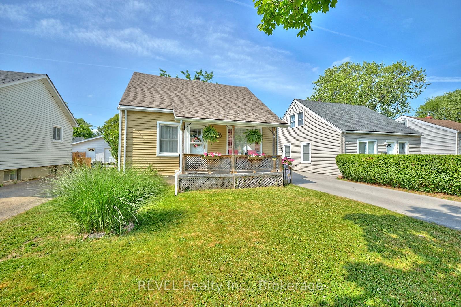 Front of 382 Hennepin Avenue