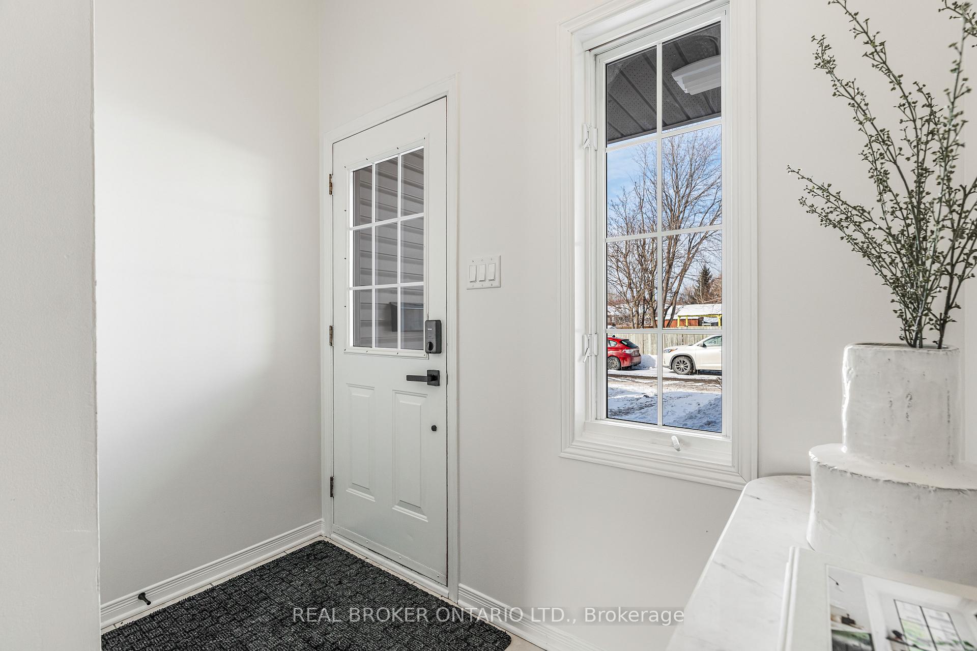 Photo 3 of 2072 P Avenue, Ottawa, Eastway Gardens/Industrial Park — HOMEH