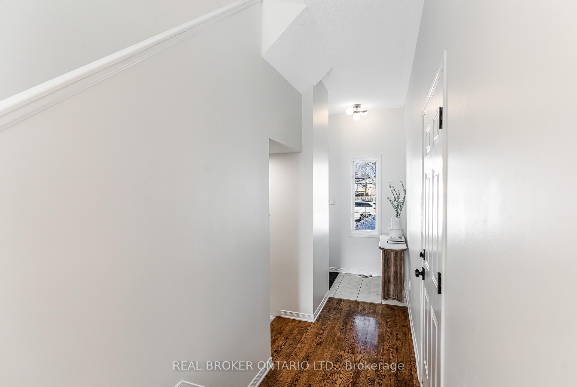 Photo 5 of 2072 P Avenue, Ottawa, Eastway Gardens/Industrial Park — HOMEH