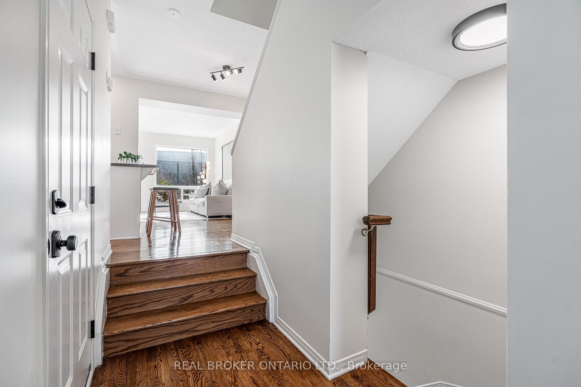Photo 6 of 2072 P Avenue, Ottawa, Eastway Gardens/Industrial Park — HOMEH
