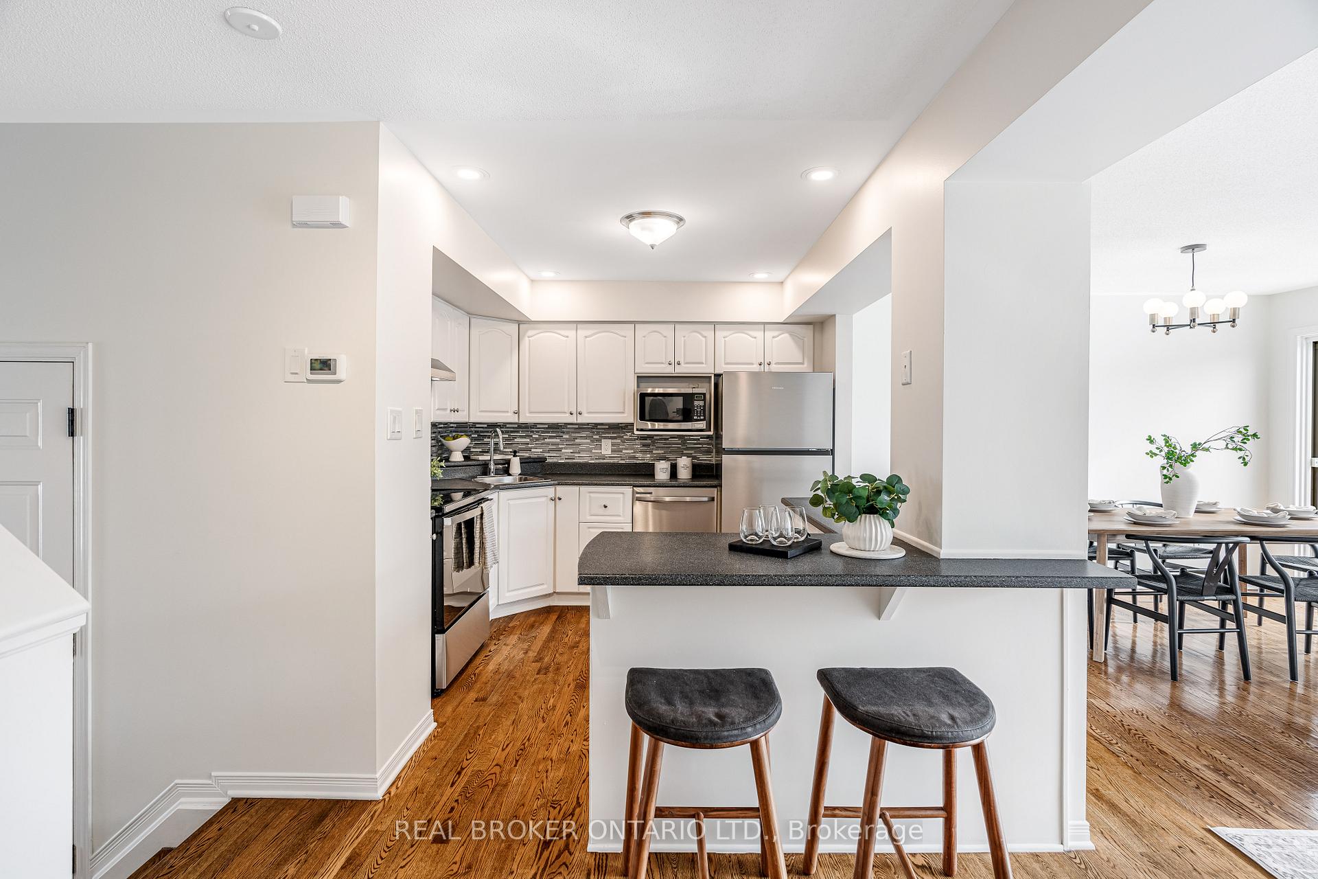 Photo 8 of 2072 P Avenue, Ottawa, Eastway Gardens/Industrial Park — HOMEH