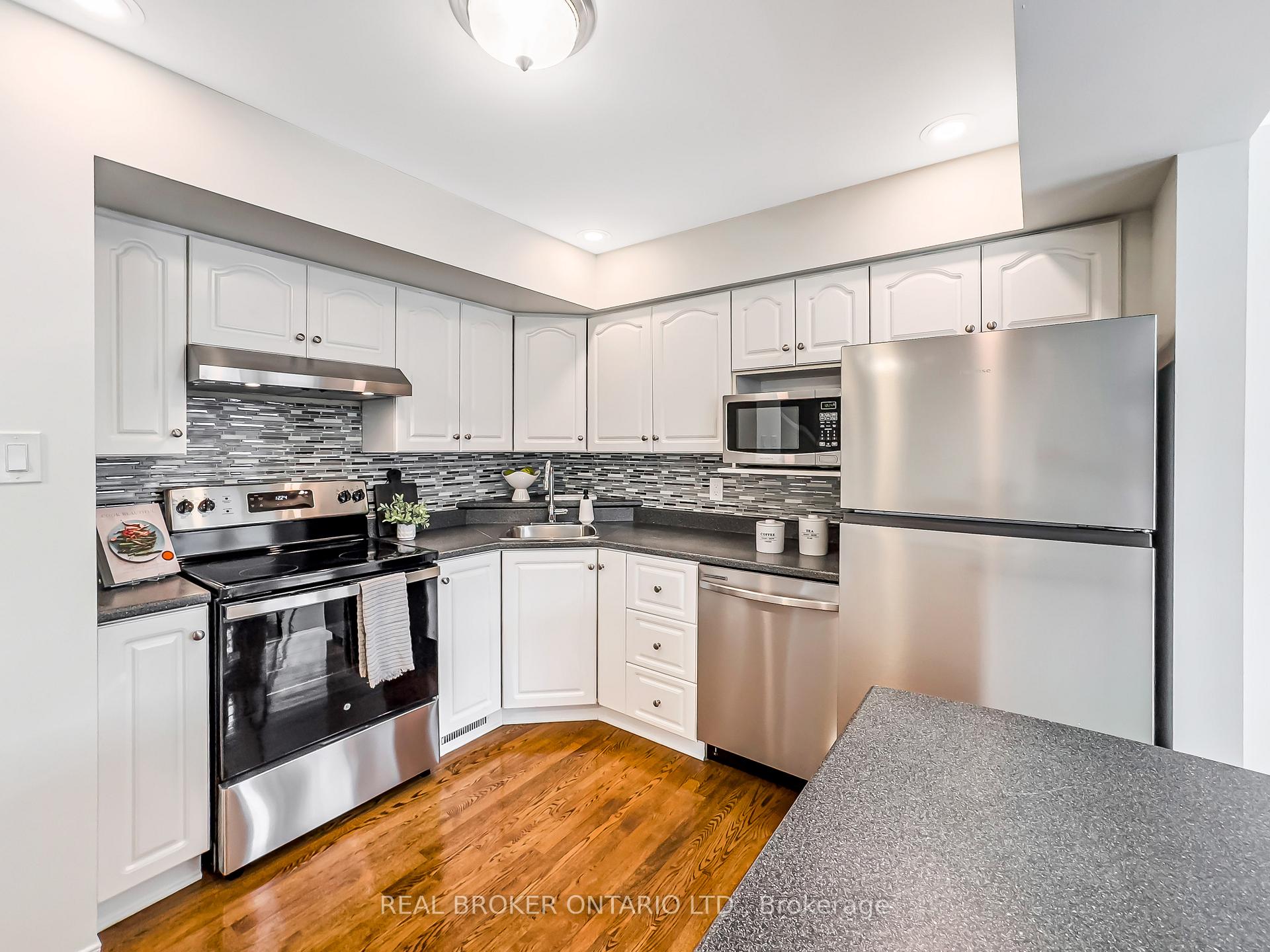 Photo 9 of 2072 P Avenue, Ottawa, Eastway Gardens/Industrial Park — HOMEH