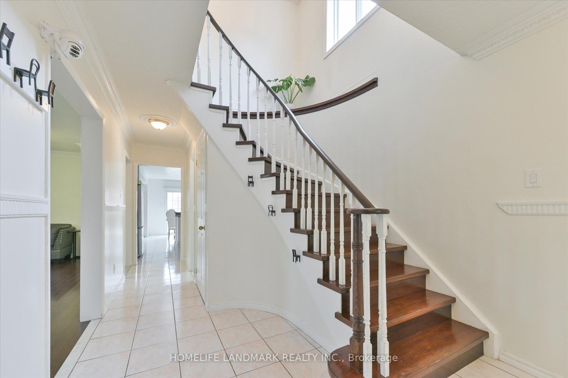 Photo 4 of 65 Ketchum Crescent, Markham, Middlefield — HOMEH