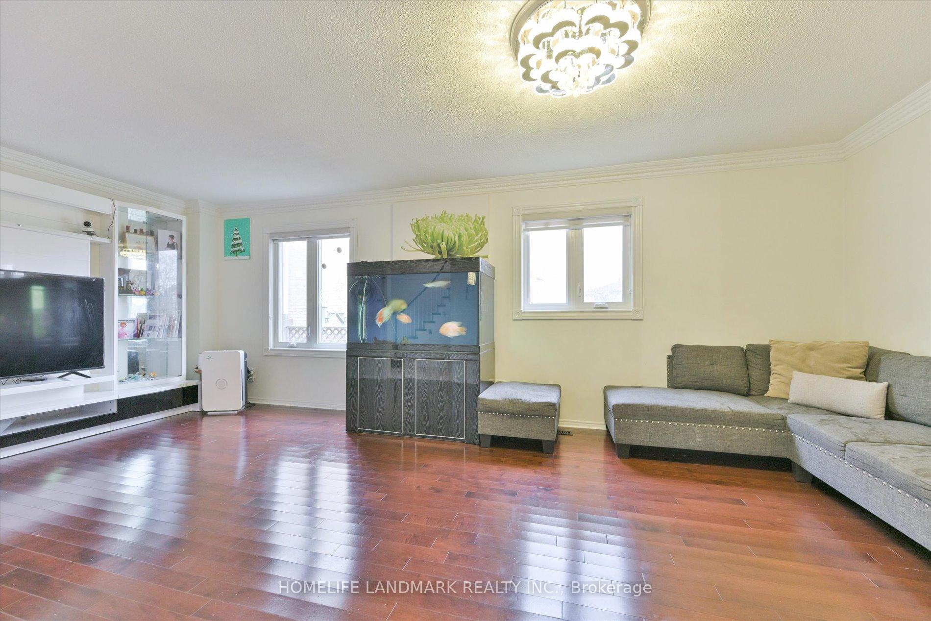Photo 5 of 65 Ketchum Crescent, Markham, Middlefield — HOMEH