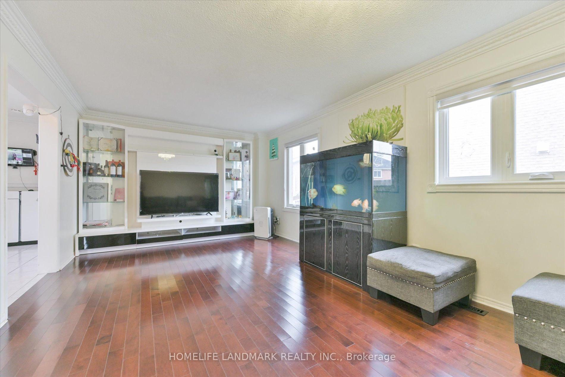 Photo 6 of 65 Ketchum Crescent, Markham, Middlefield — HOMEH