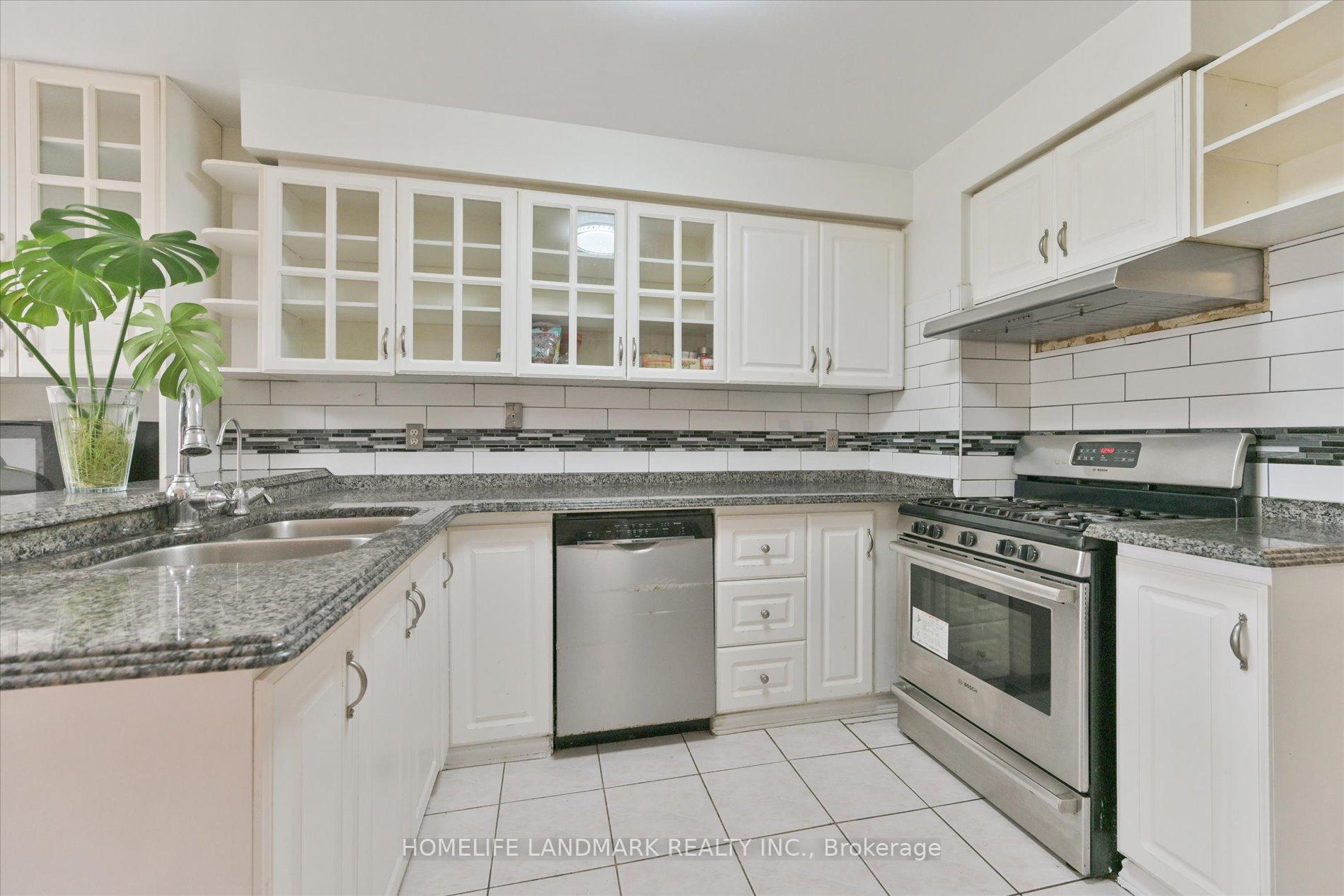 Photo 9 of 65 Ketchum Crescent, Markham, Middlefield — HOMEH