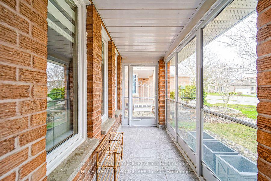 Photo 2 of 17 Crandall Drive, Markham, Raymerville — HOMEH