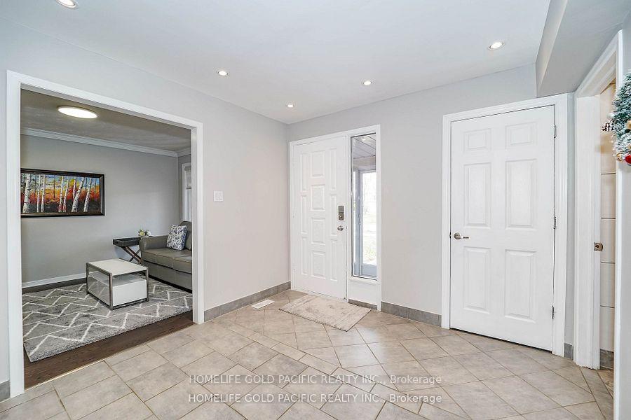 Photo 3 of 17 Crandall Drive, Markham, Raymerville — HOMEH