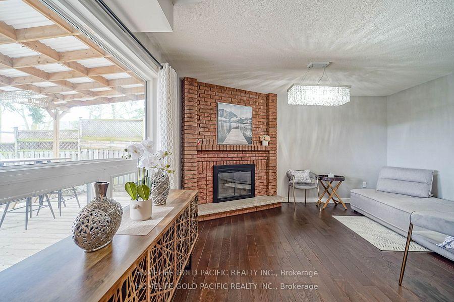 Photo 10 of 17 Crandall Drive, Markham, Raymerville — HOMEH