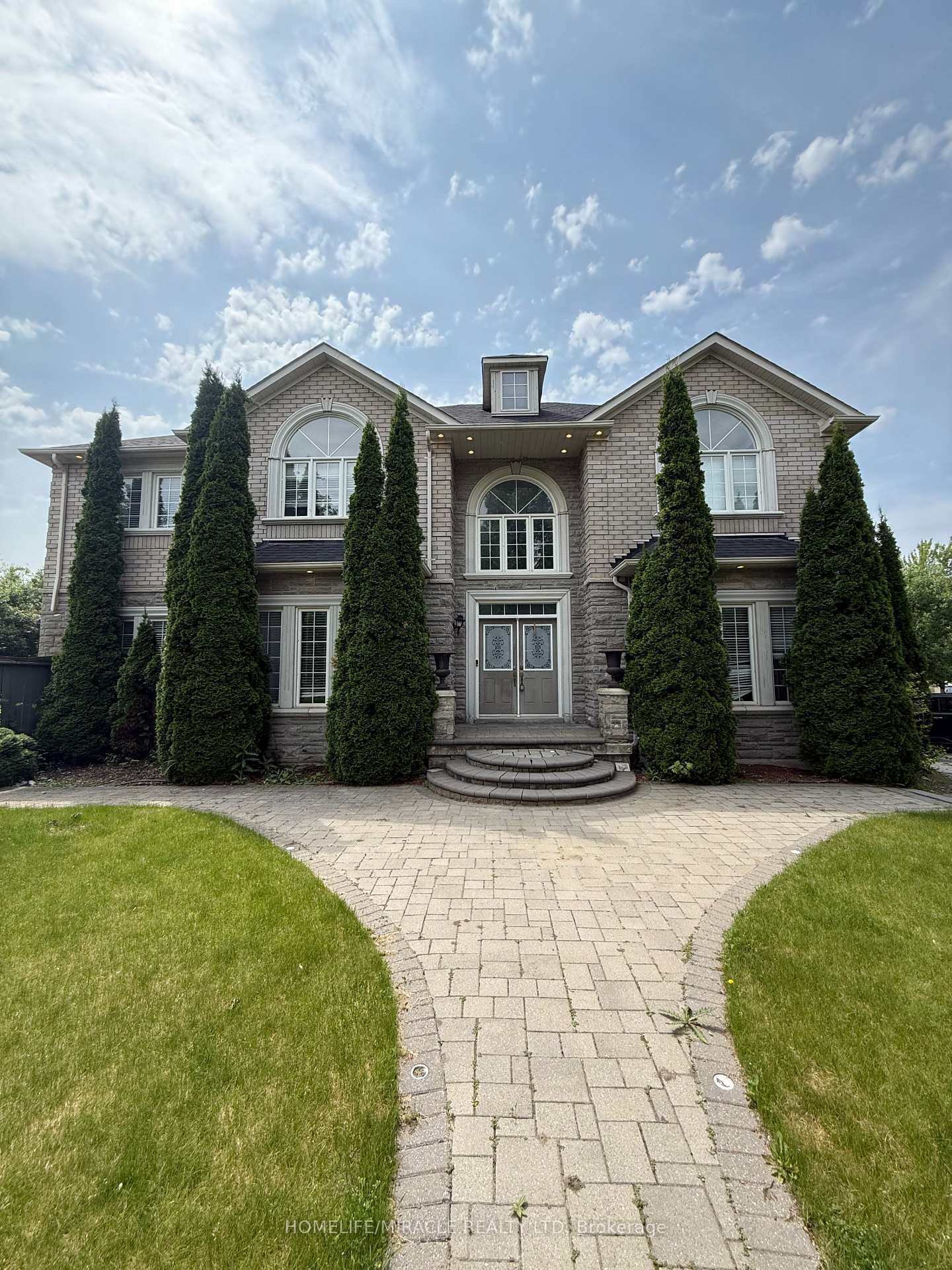 Front of 176 Tormina Boulevard