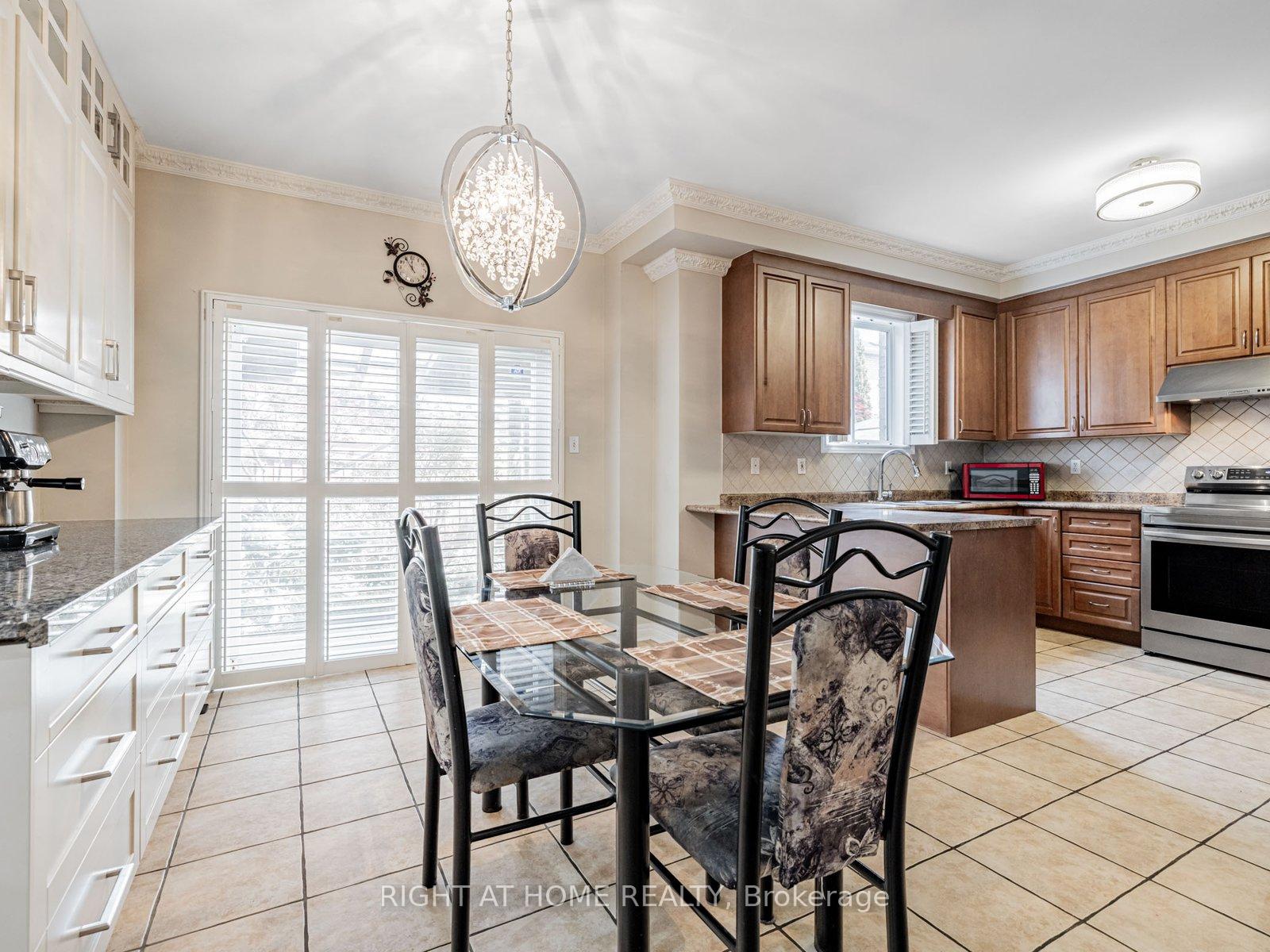 Photo 5 of 34 Destino Crescent, Vaughan, Vellore Village — HOMEH