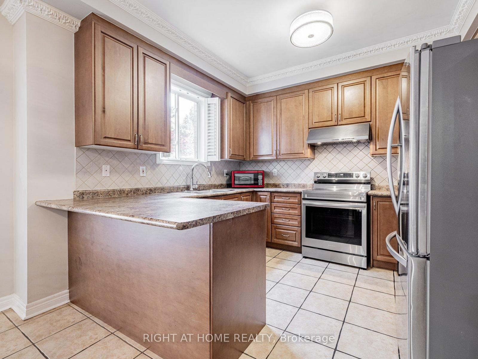 Photo 8 of 34 Destino Crescent, Vaughan, Vellore Village — HOMEH