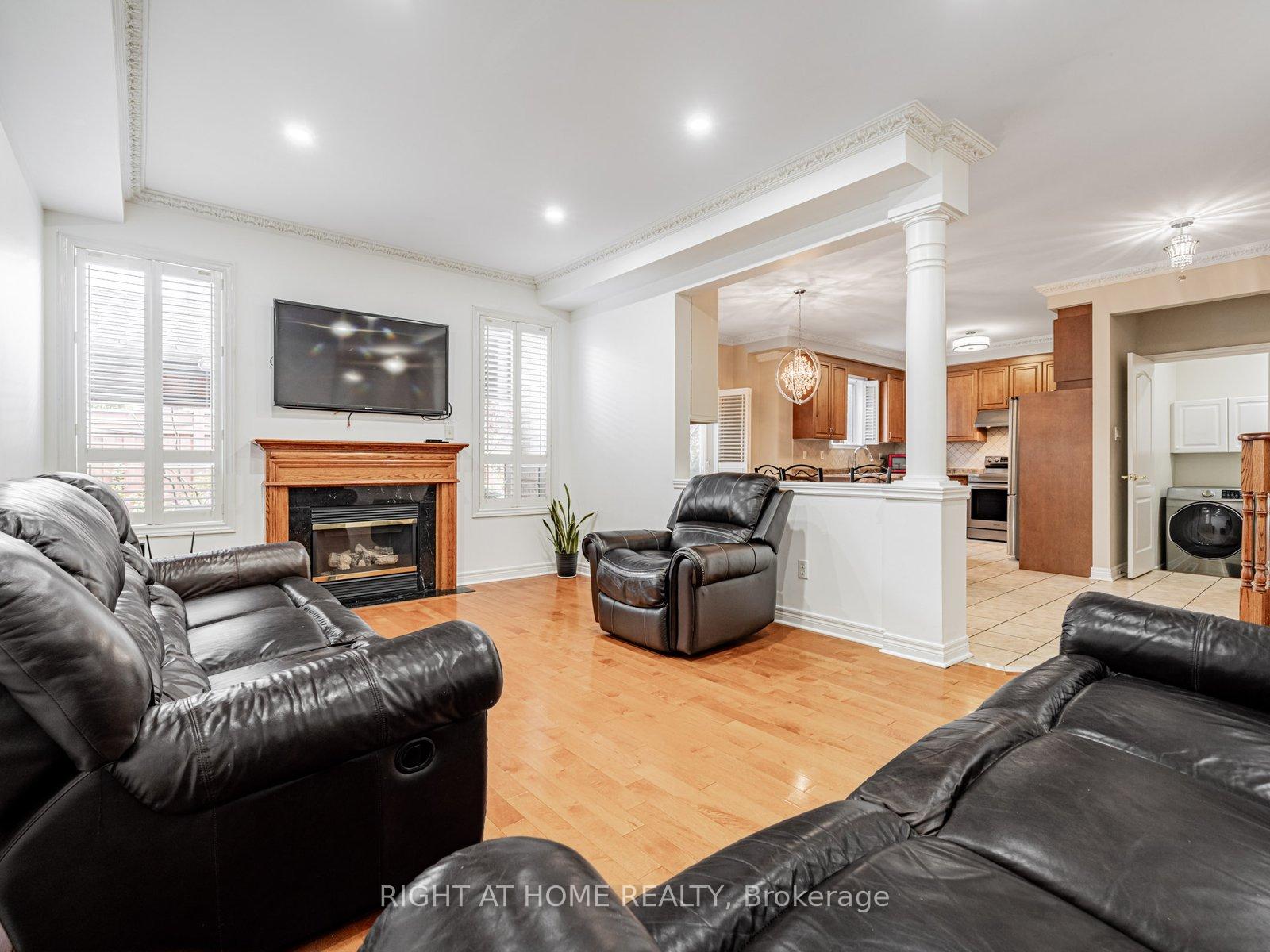 Photo 11 of 34 Destino Crescent, Vaughan, Vellore Village — HOMEH