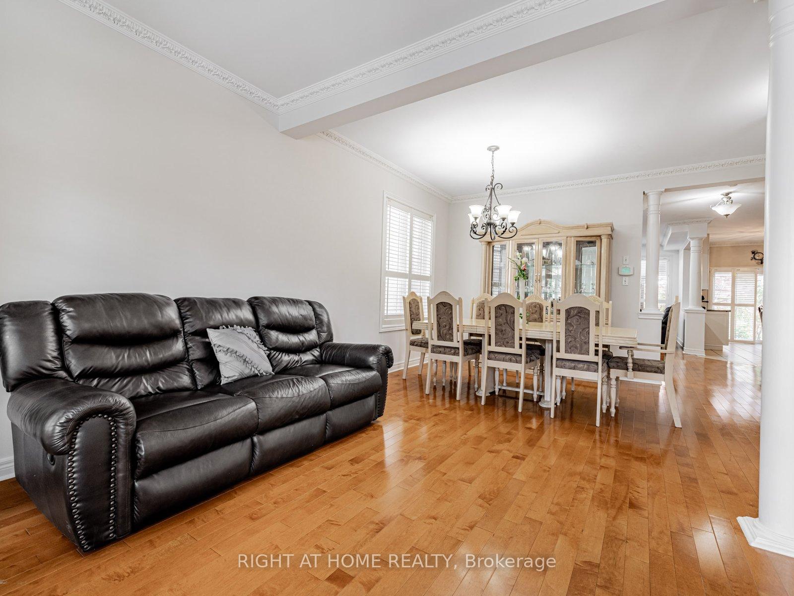 Photo 12 of 34 Destino Crescent, Vaughan, Vellore Village — HOMEH