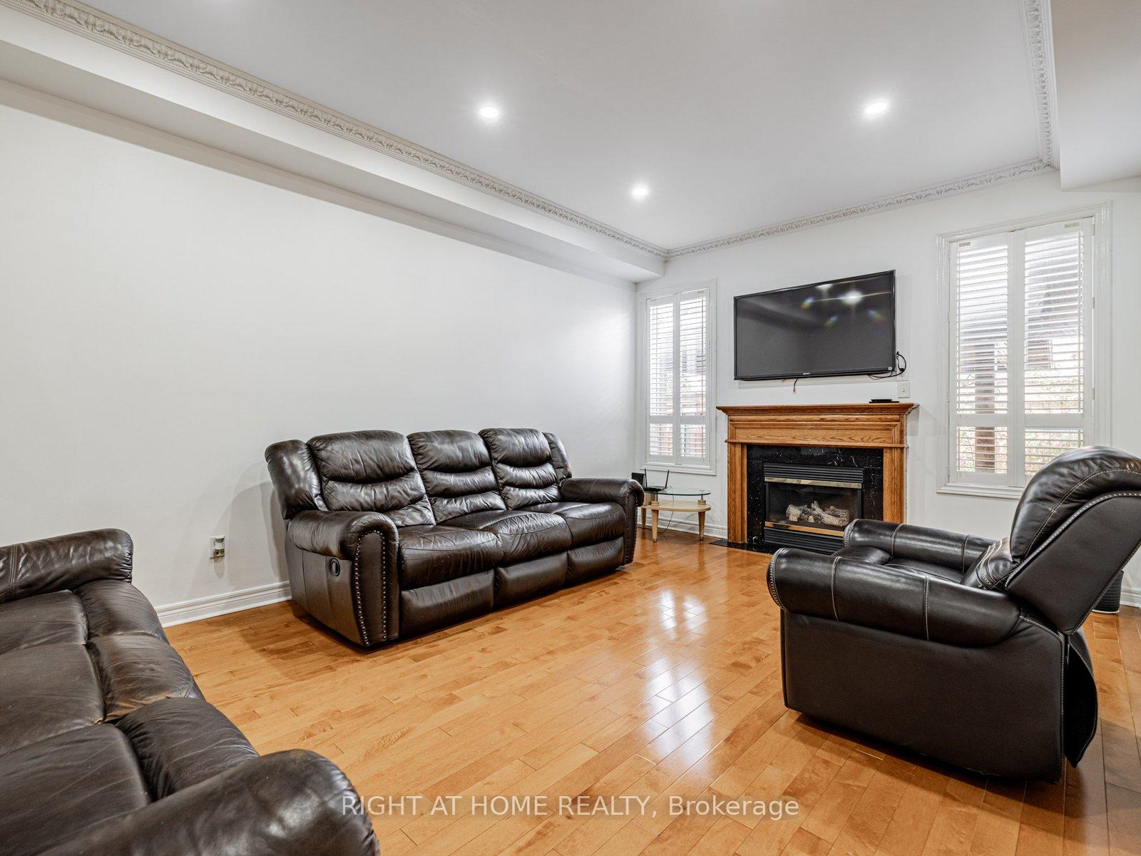 Photo 13 of 34 Destino Crescent, Vaughan, Vellore Village — HOMEH