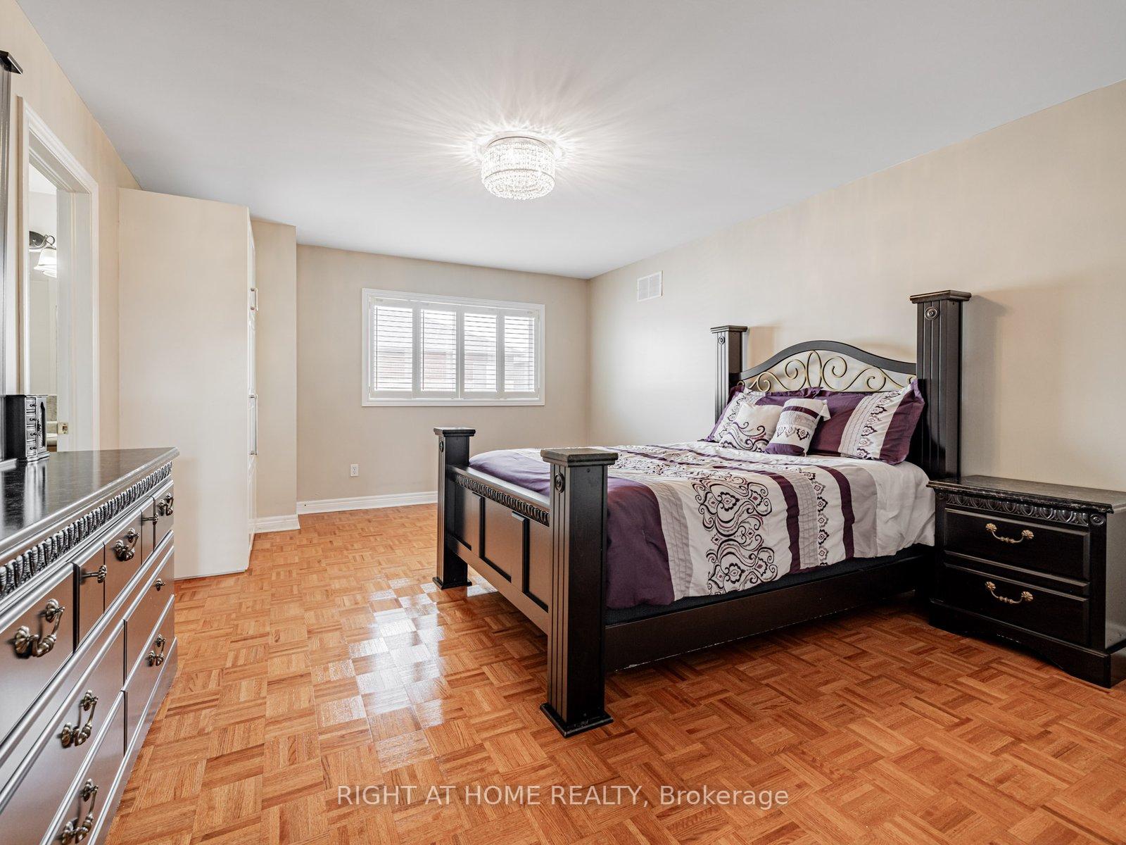 Photo 18 of 34 Destino Crescent, Vaughan, Vellore Village — HOMEH