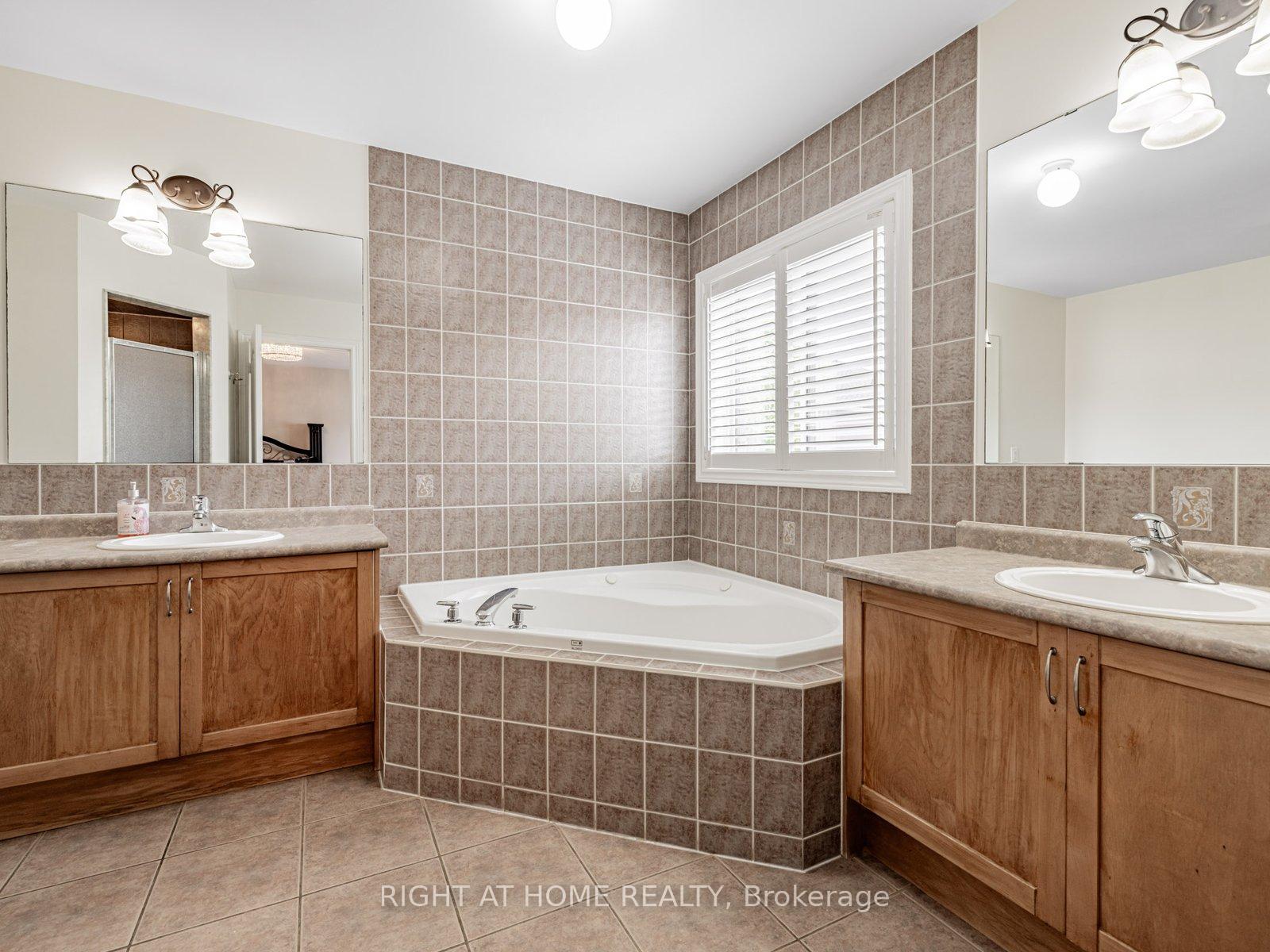 Photo 19 of 34 Destino Crescent, Vaughan, Vellore Village — HOMEH