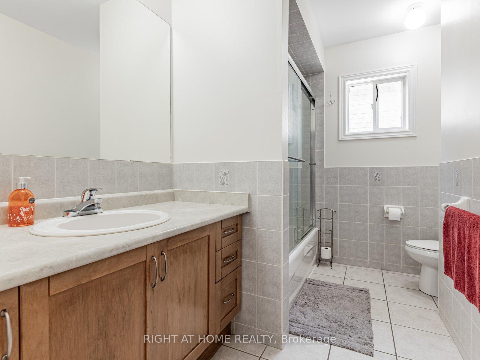 Photo 24 of 34 Destino Crescent, Vaughan, Vellore Village — HOMEH