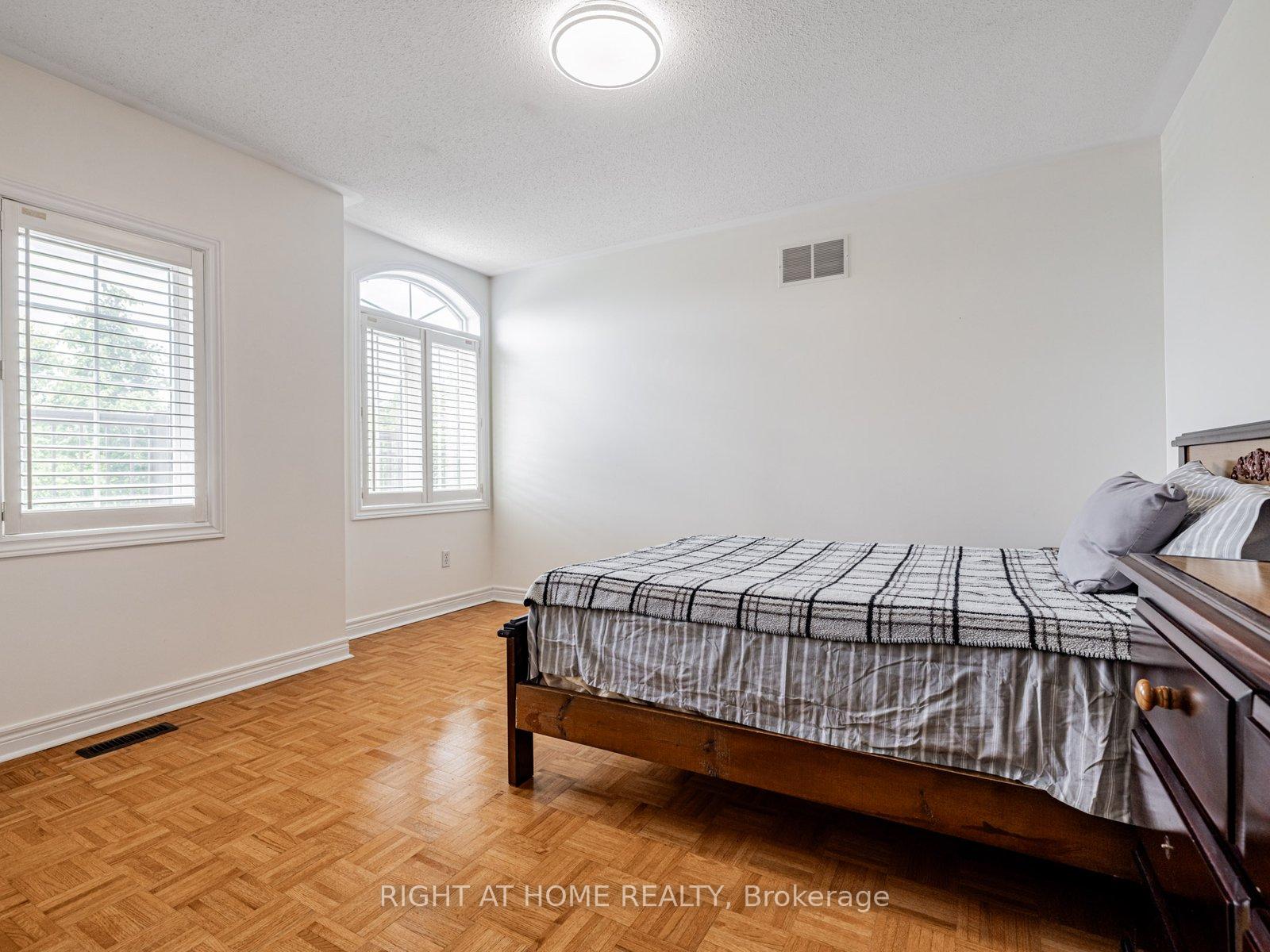Photo 25 of 34 Destino Crescent, Vaughan, Vellore Village — HOMEH