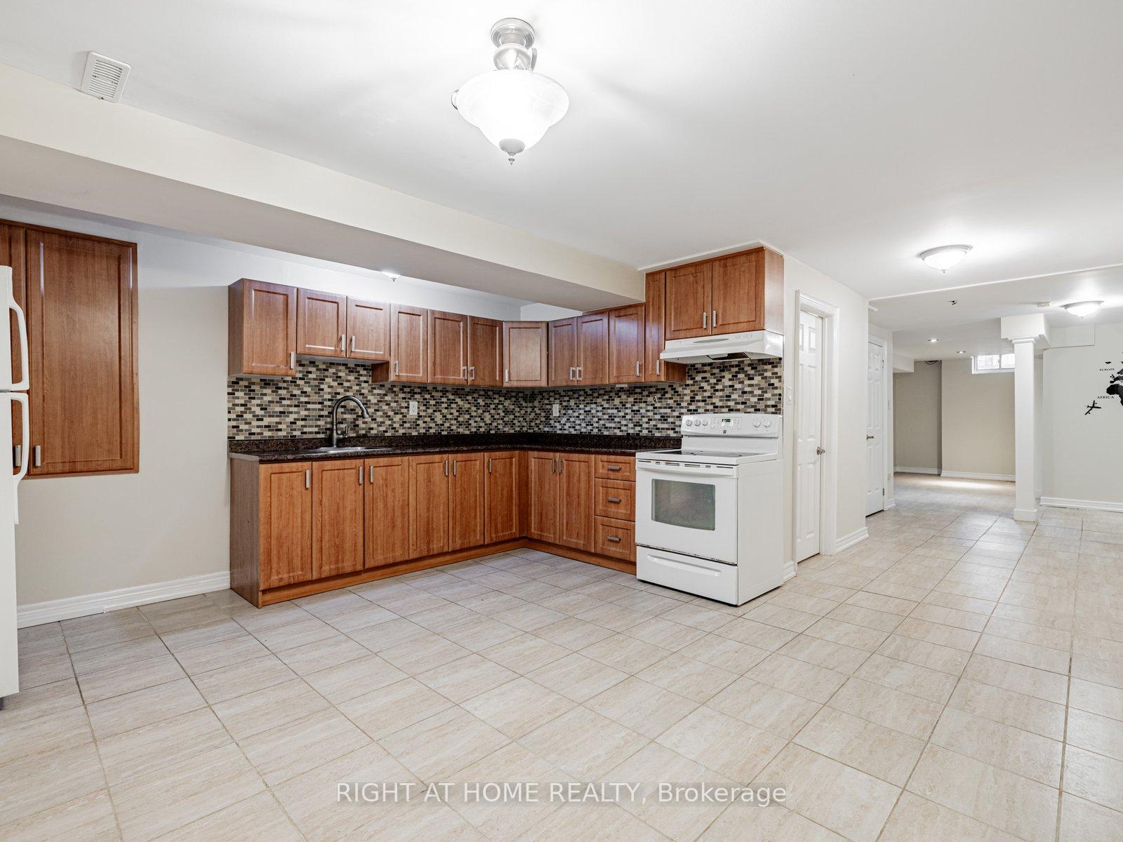 Photo 29 of 34 Destino Crescent, Vaughan, Vellore Village — HOMEH