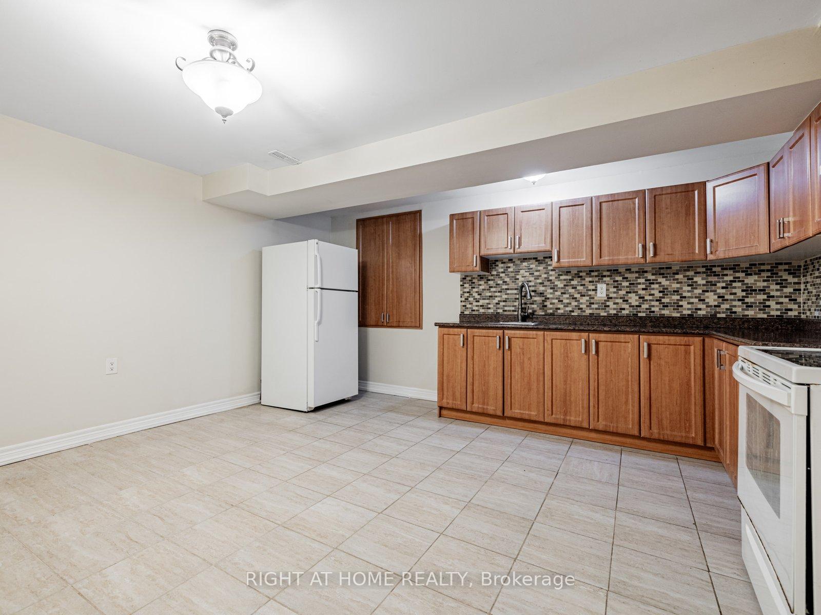 Photo 30 of 34 Destino Crescent, Vaughan, Vellore Village — HOMEH