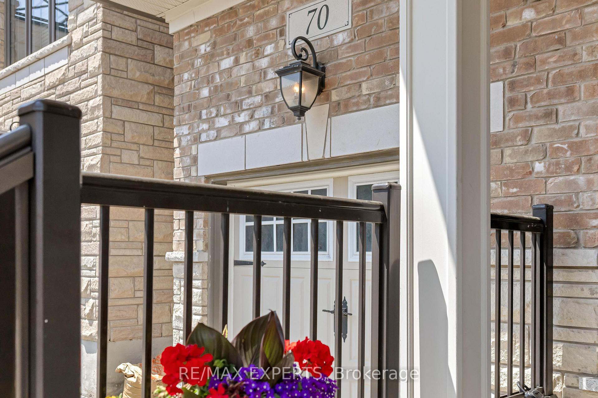 Photo 4 of 70 Faust Ridge, Vaughan, Kleinburg — HOMEH
