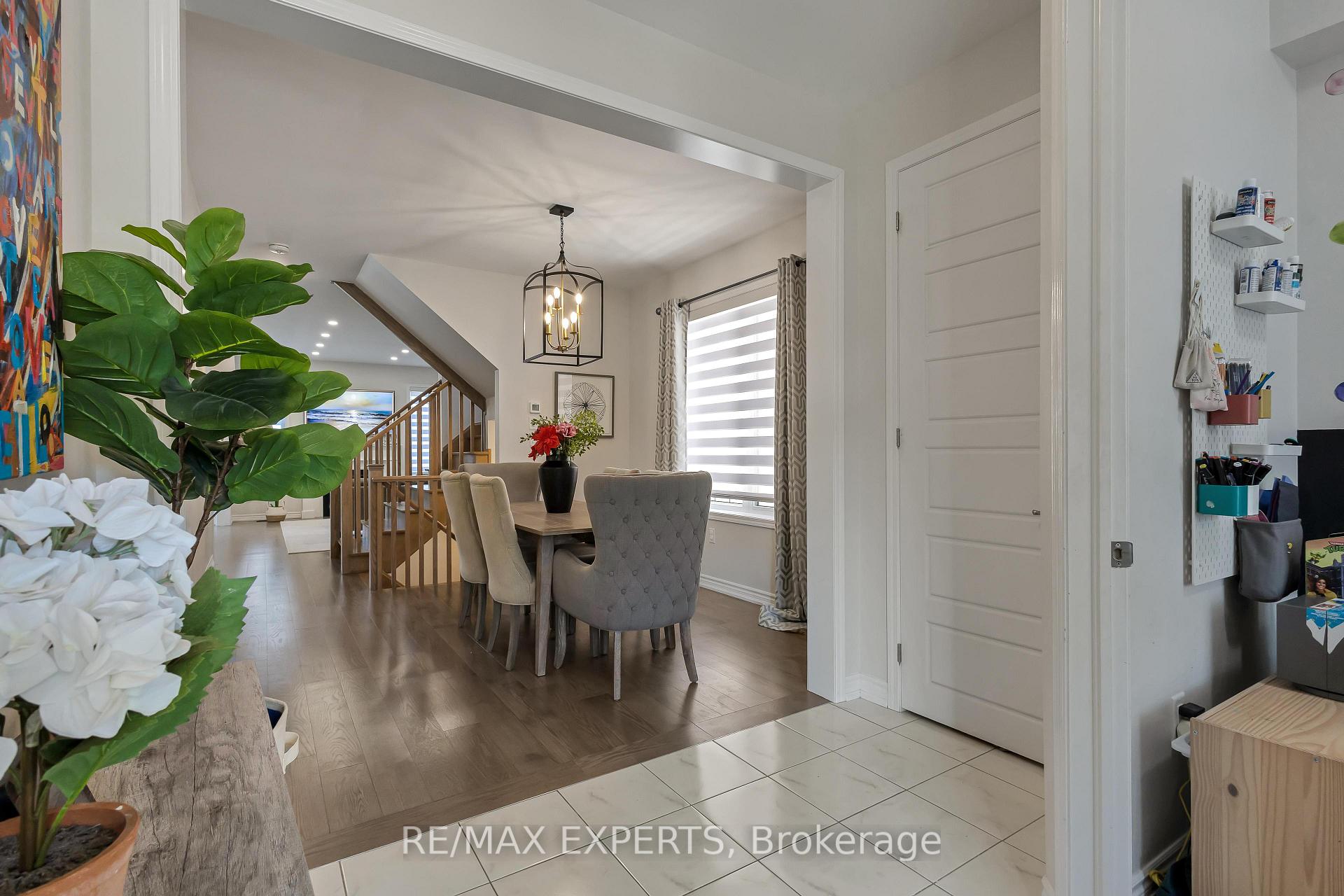 Photo 5 of 70 Faust Ridge, Vaughan, Kleinburg — HOMEH