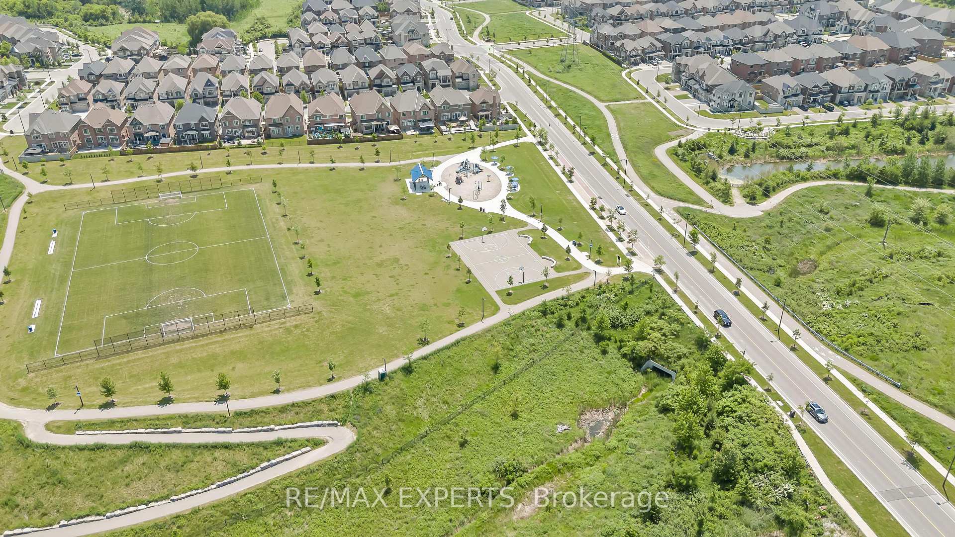 Photo 44 of 70 Faust Ridge, Vaughan, Kleinburg — HOMEH