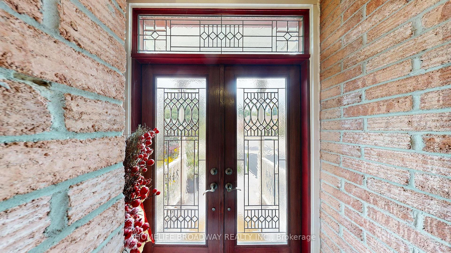 Photo 5 of 176 Rosedale Heights Drive, Vaughan, Uplands — HOMEH