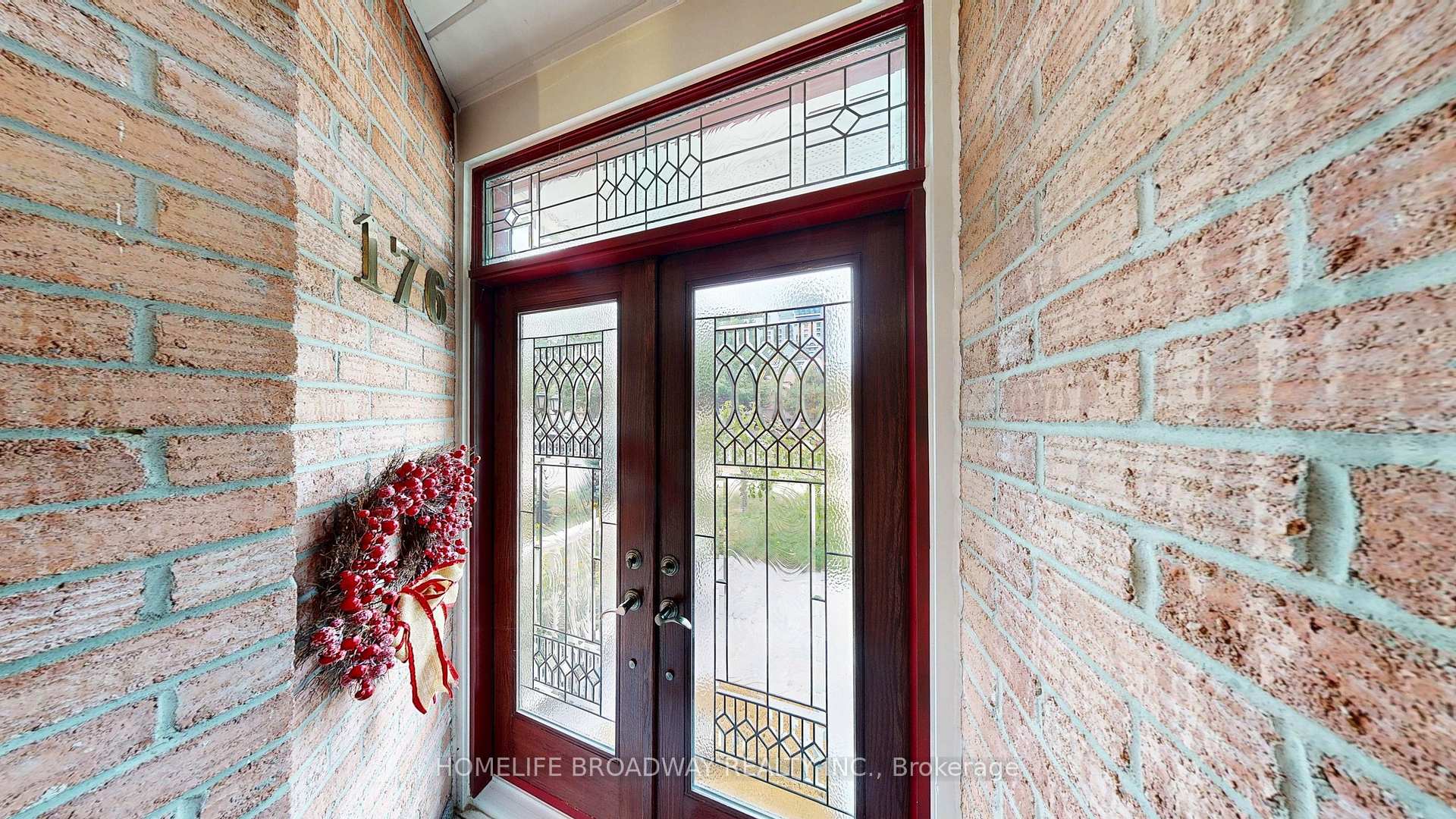 Photo 6 of 176 Rosedale Heights Drive, Vaughan, Uplands — HOMEH