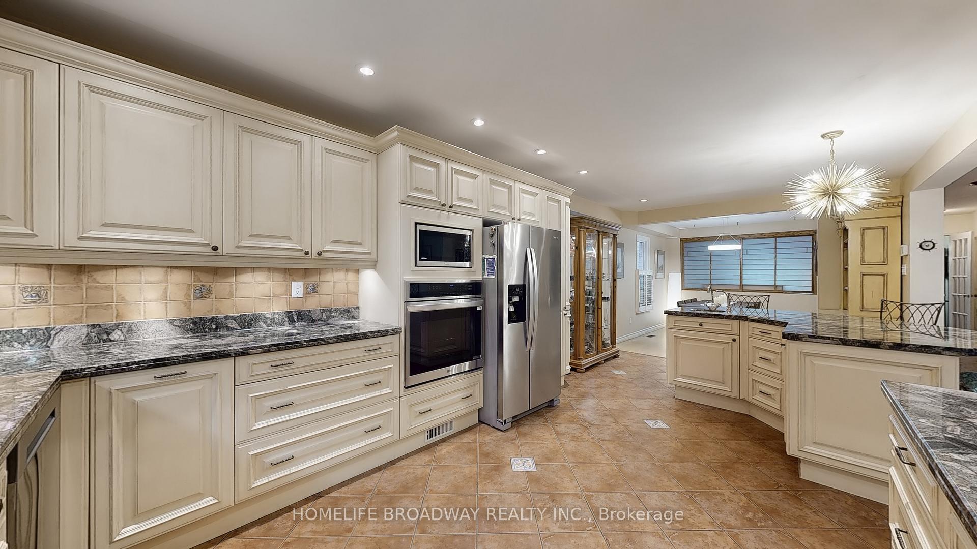 Photo 8 of 176 Rosedale Heights Drive, Vaughan, Uplands — HOMEH