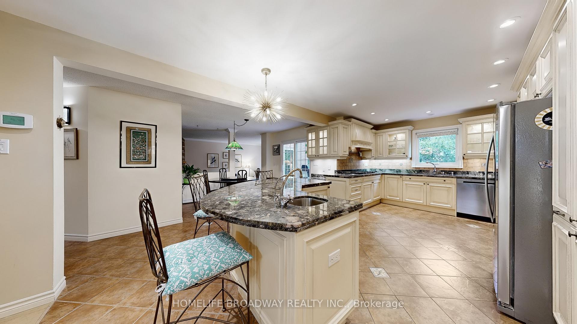 Photo 9 of 176 Rosedale Heights Drive, Vaughan, Uplands — HOMEH
