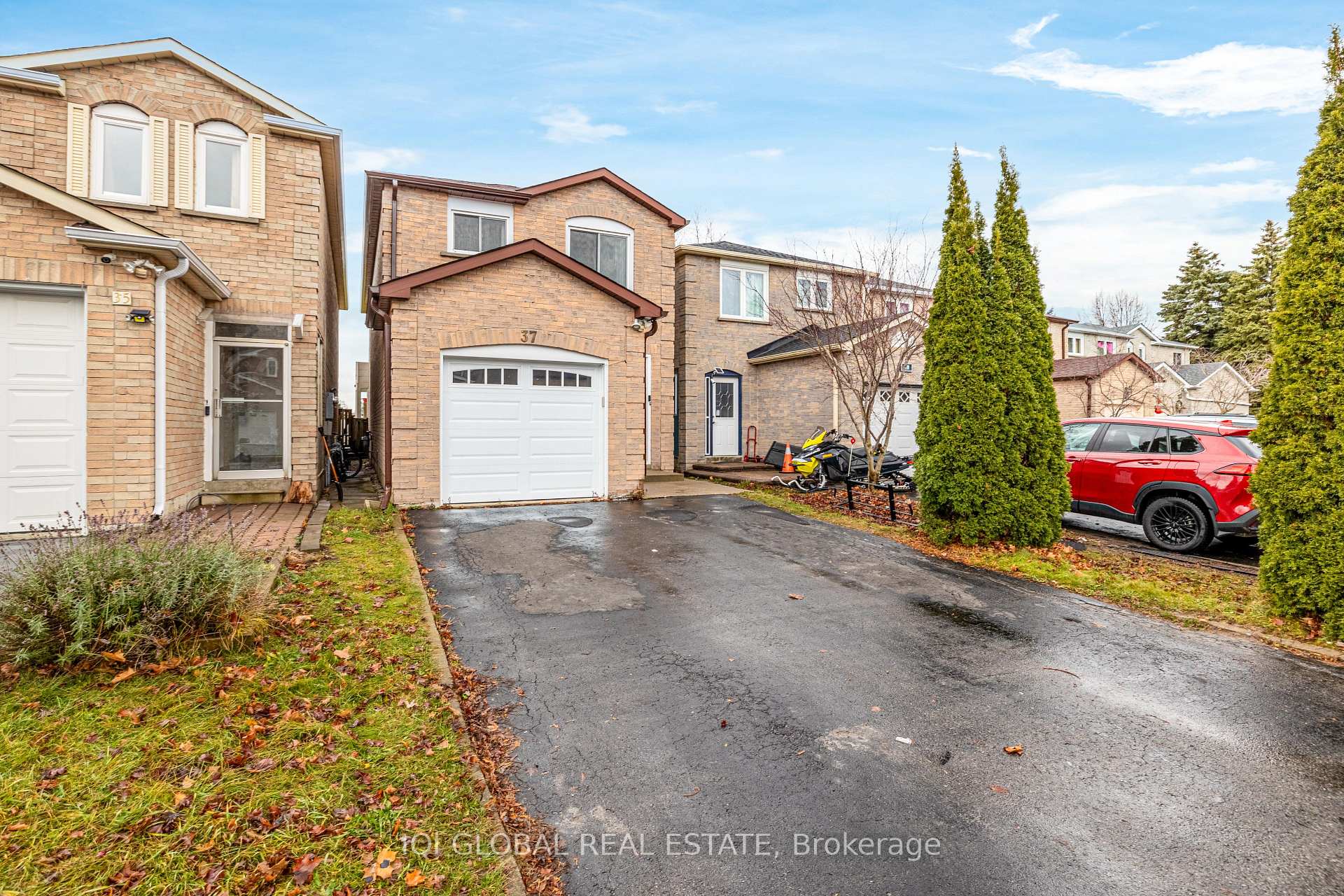 Photo 2 of 37 Digby Crescent, Markham, Milliken Mills East — HOMEH