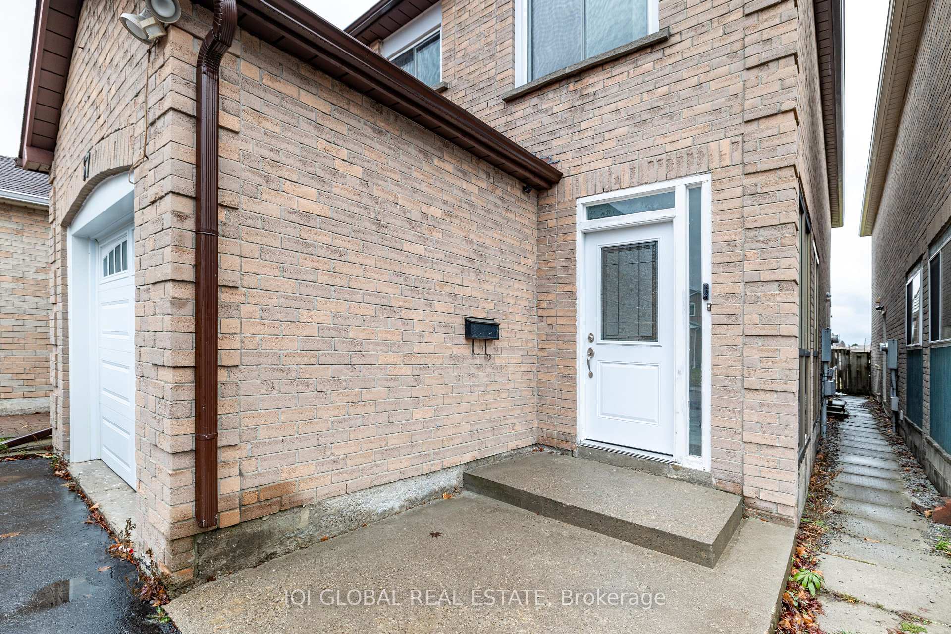 Photo 3 of 37 Digby Crescent, Markham, Milliken Mills East — HOMEH