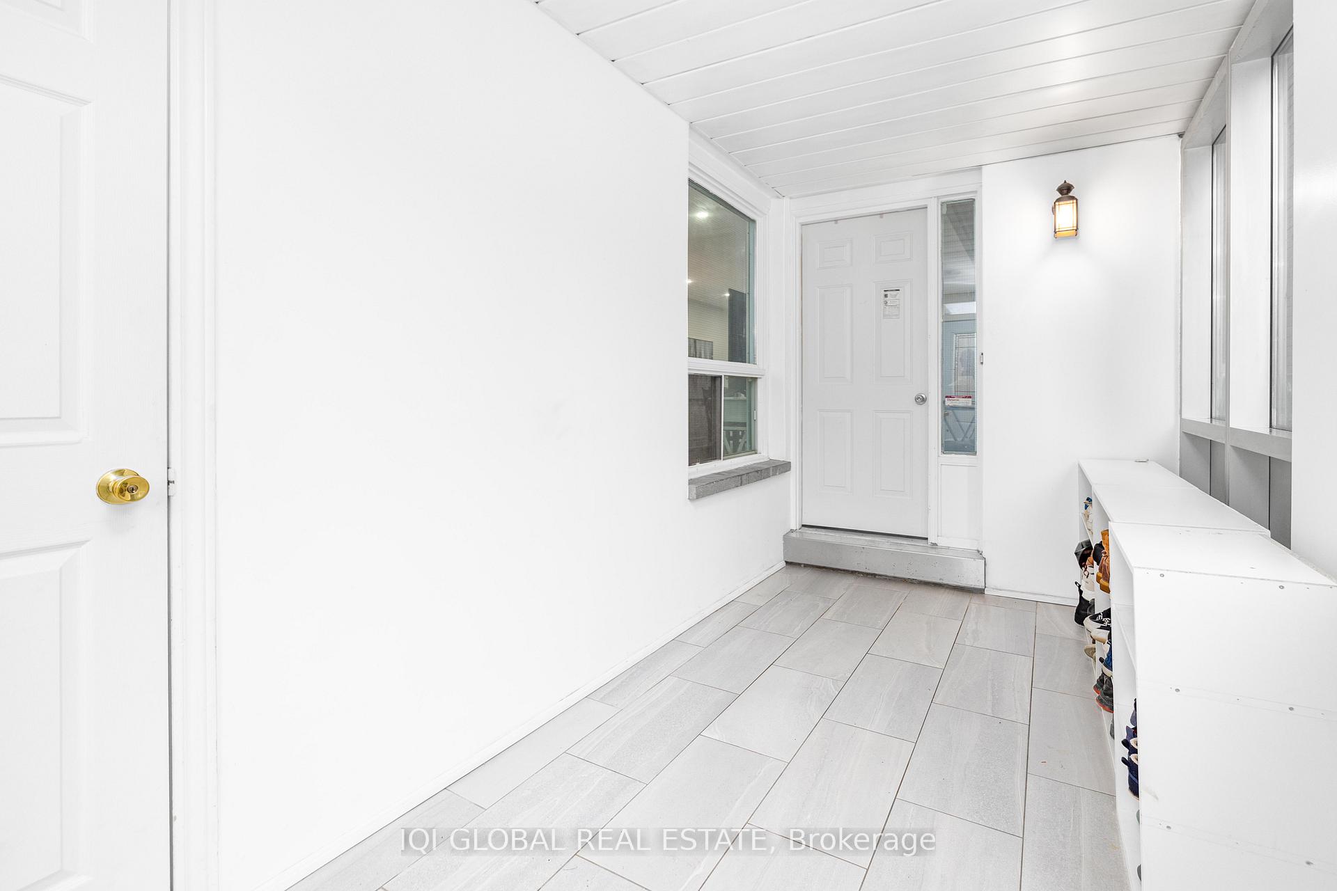Photo 4 of 37 Digby Crescent, Markham, Milliken Mills East — HOMEH