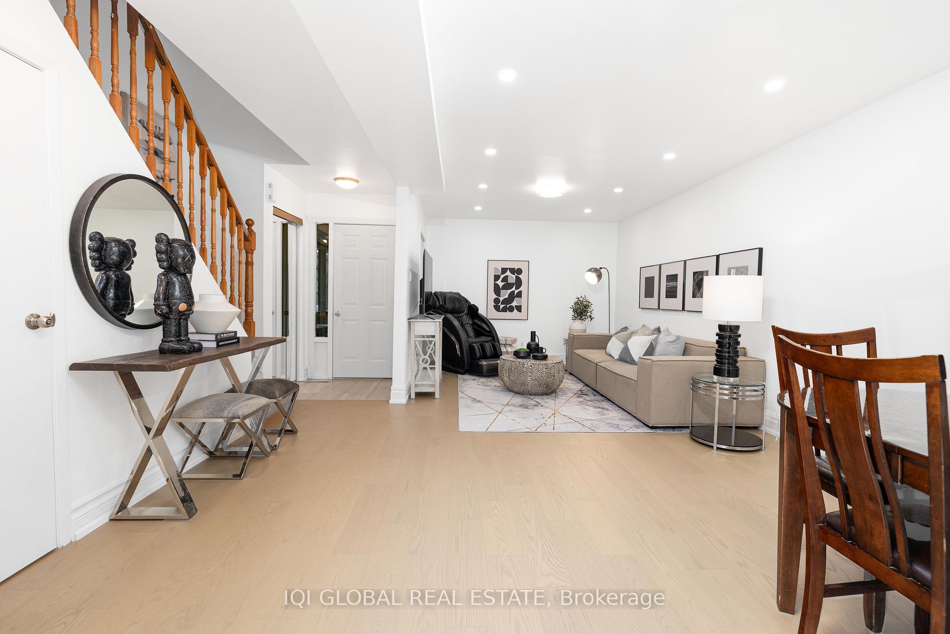 Photo 7 of 37 Digby Crescent, Markham, Milliken Mills East — HOMEH
