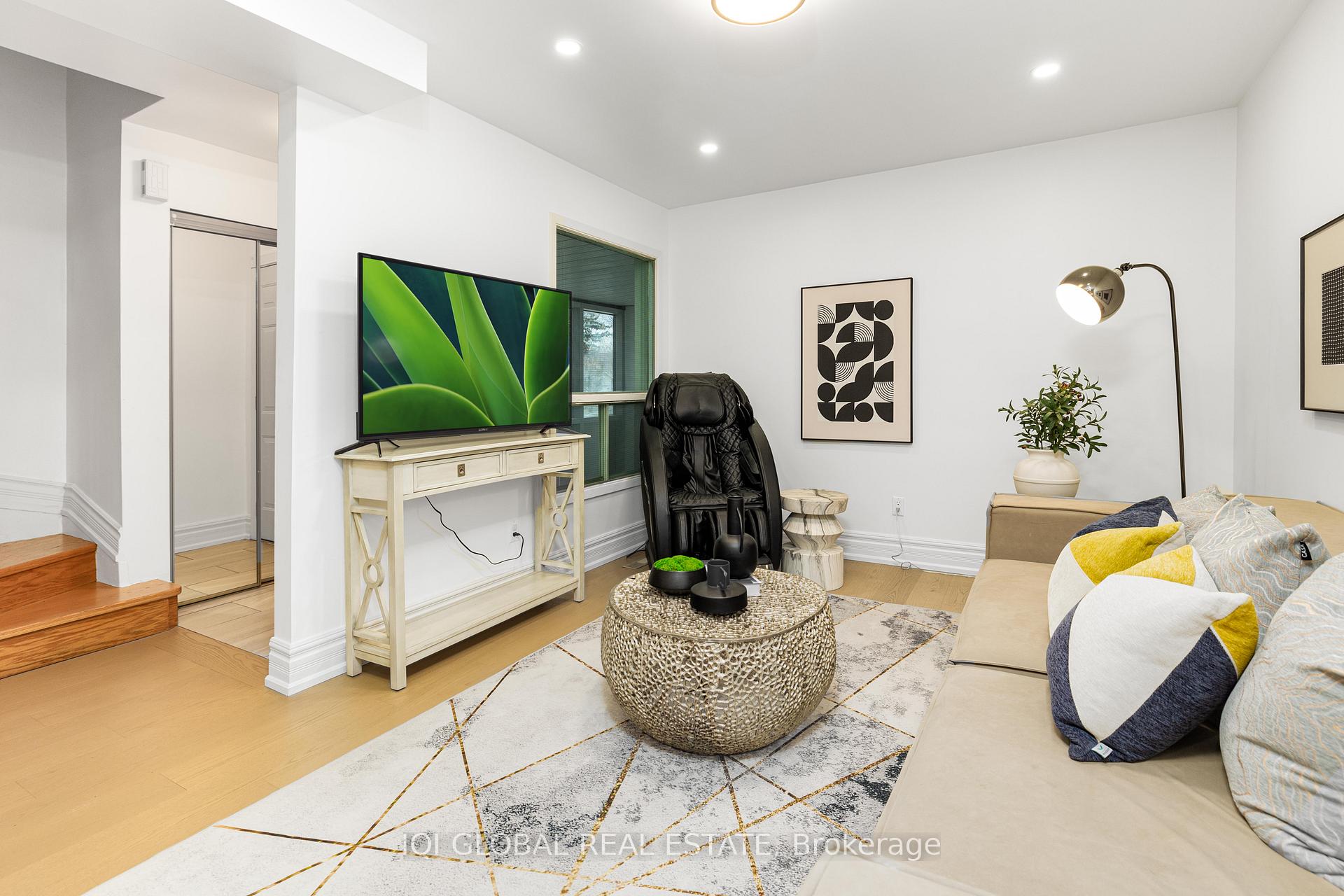 Photo 9 of 37 Digby Crescent, Markham, Milliken Mills East — HOMEH