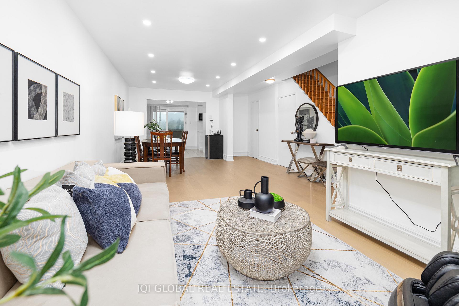 Photo 11 of 37 Digby Crescent, Markham, Milliken Mills East — HOMEH