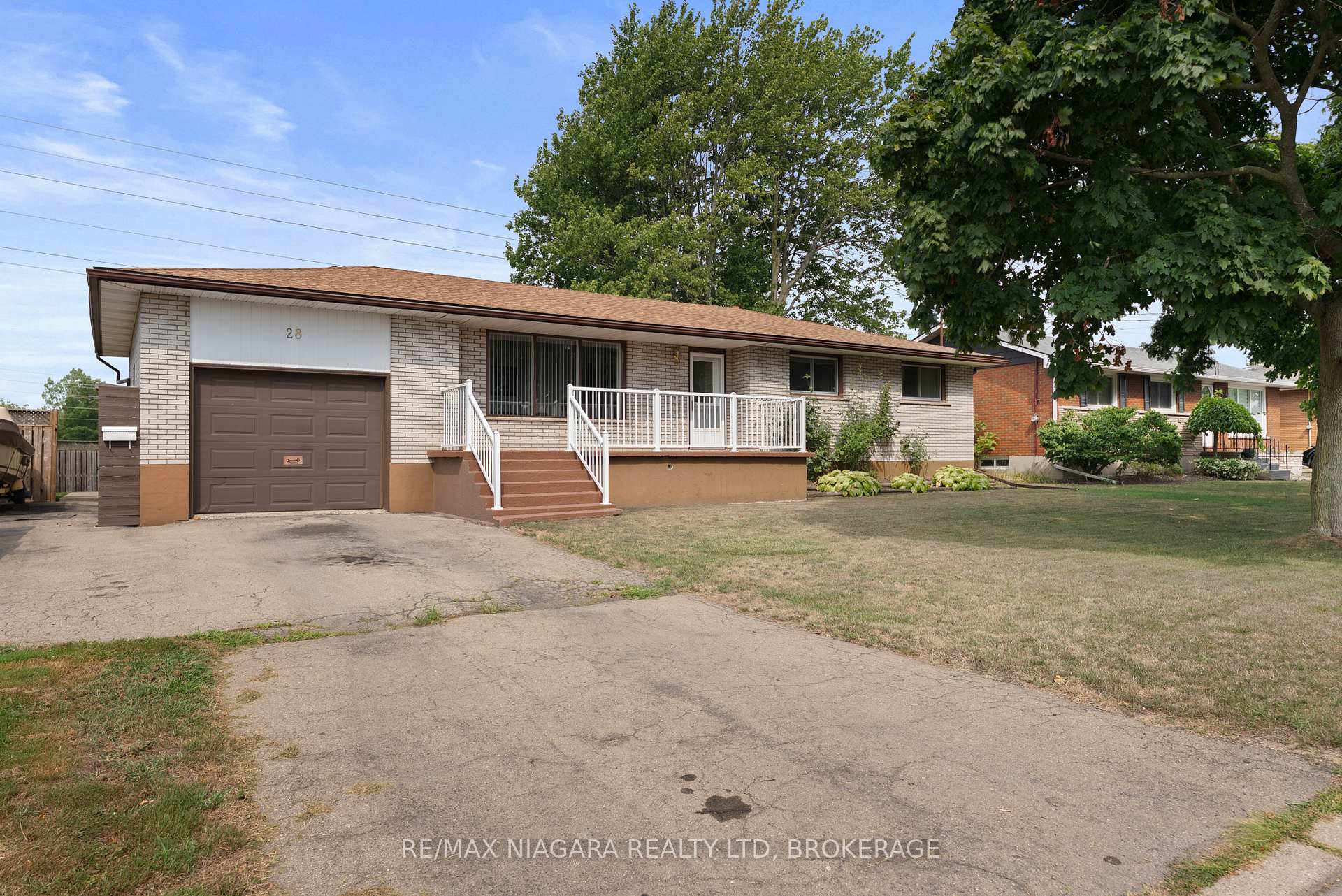 Photo 2 of 28 Hendershot Avenue, Welland, Lincoln/Crowland — HOMEH