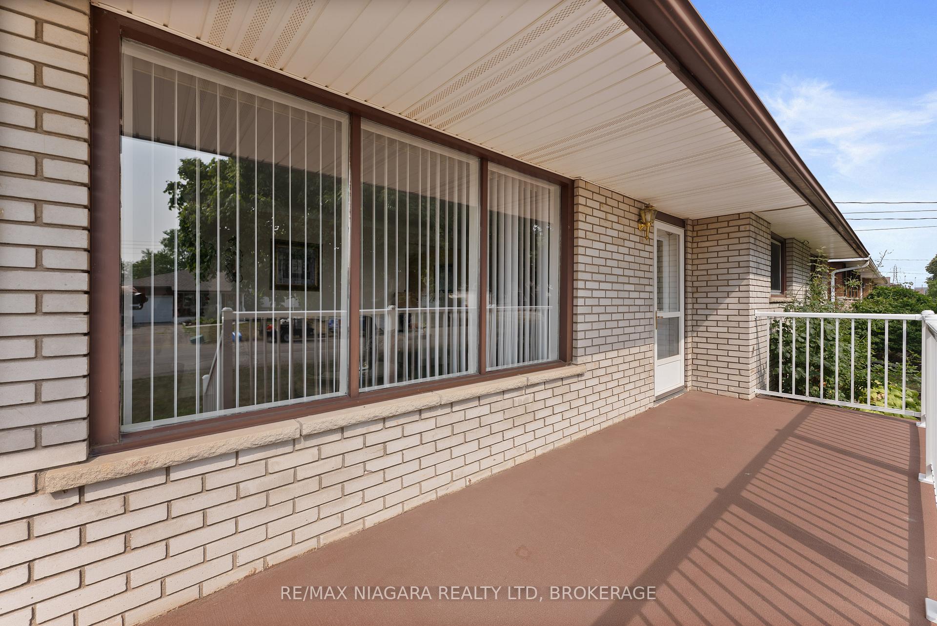 Photo 3 of 28 Hendershot Avenue, Welland, Lincoln/Crowland — HOMEH