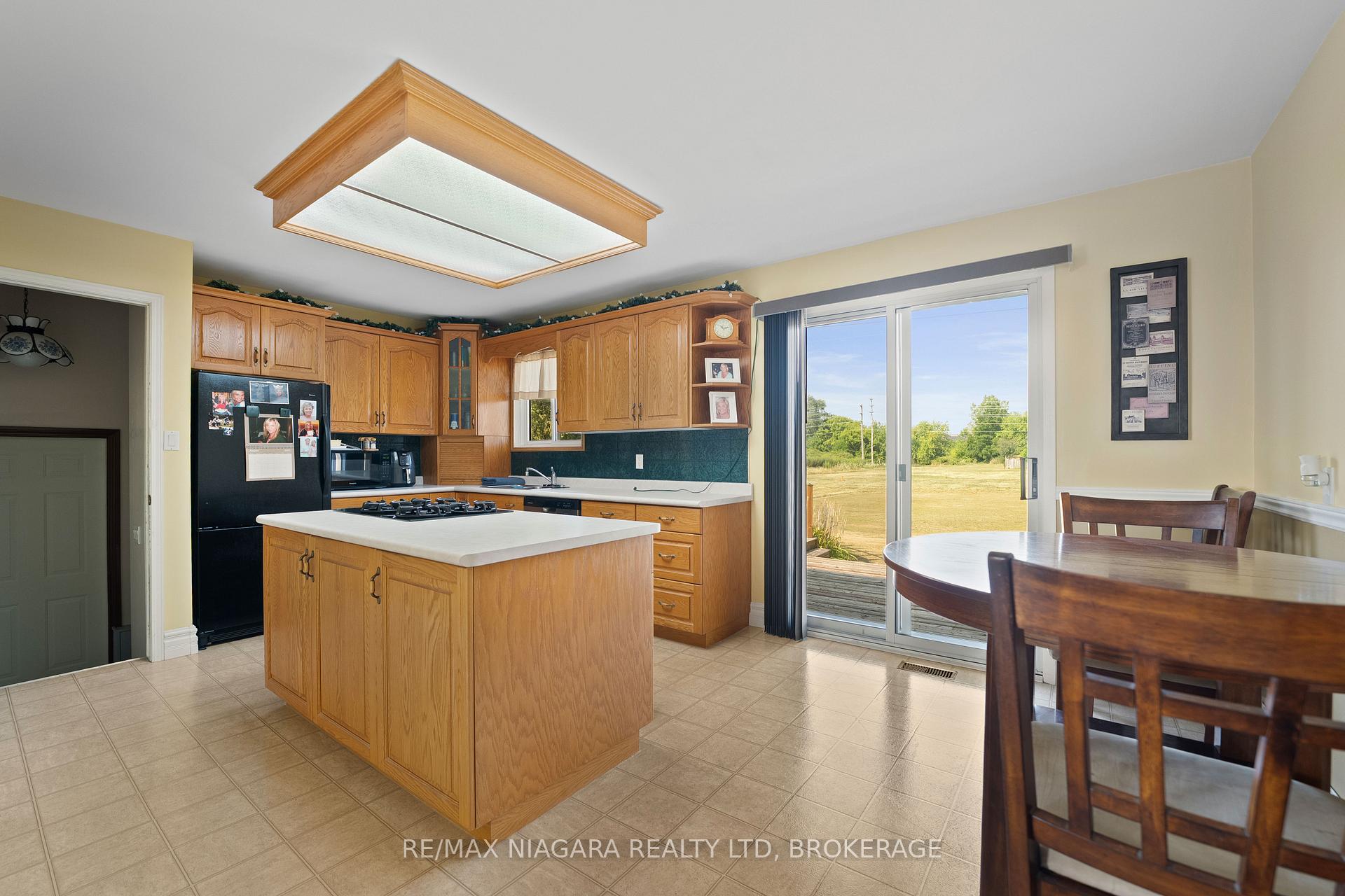 Photo 6 of 28 Hendershot Avenue, Welland, Lincoln/Crowland — HOMEH