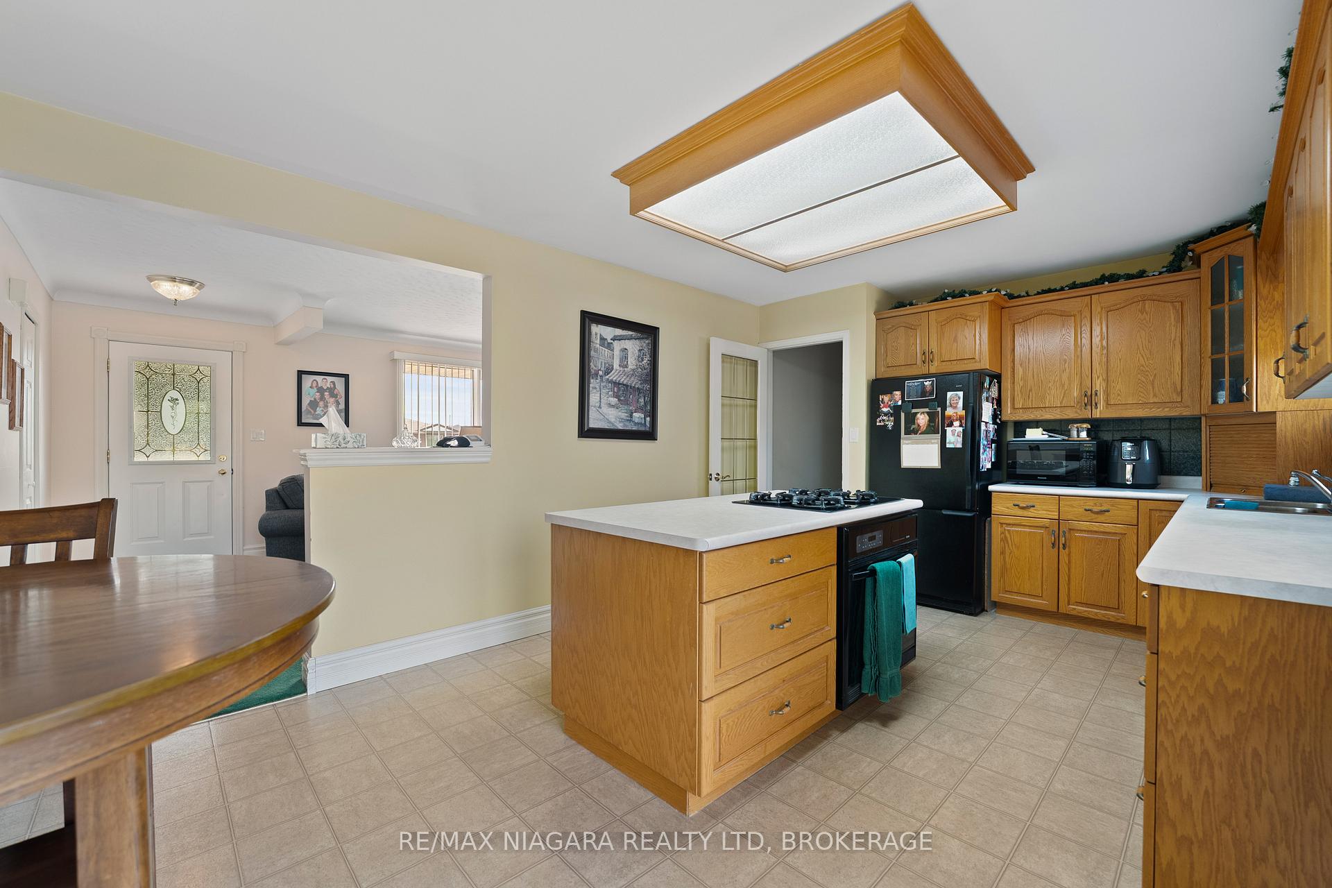 Photo 8 of 28 Hendershot Avenue, Welland, Lincoln/Crowland — HOMEH