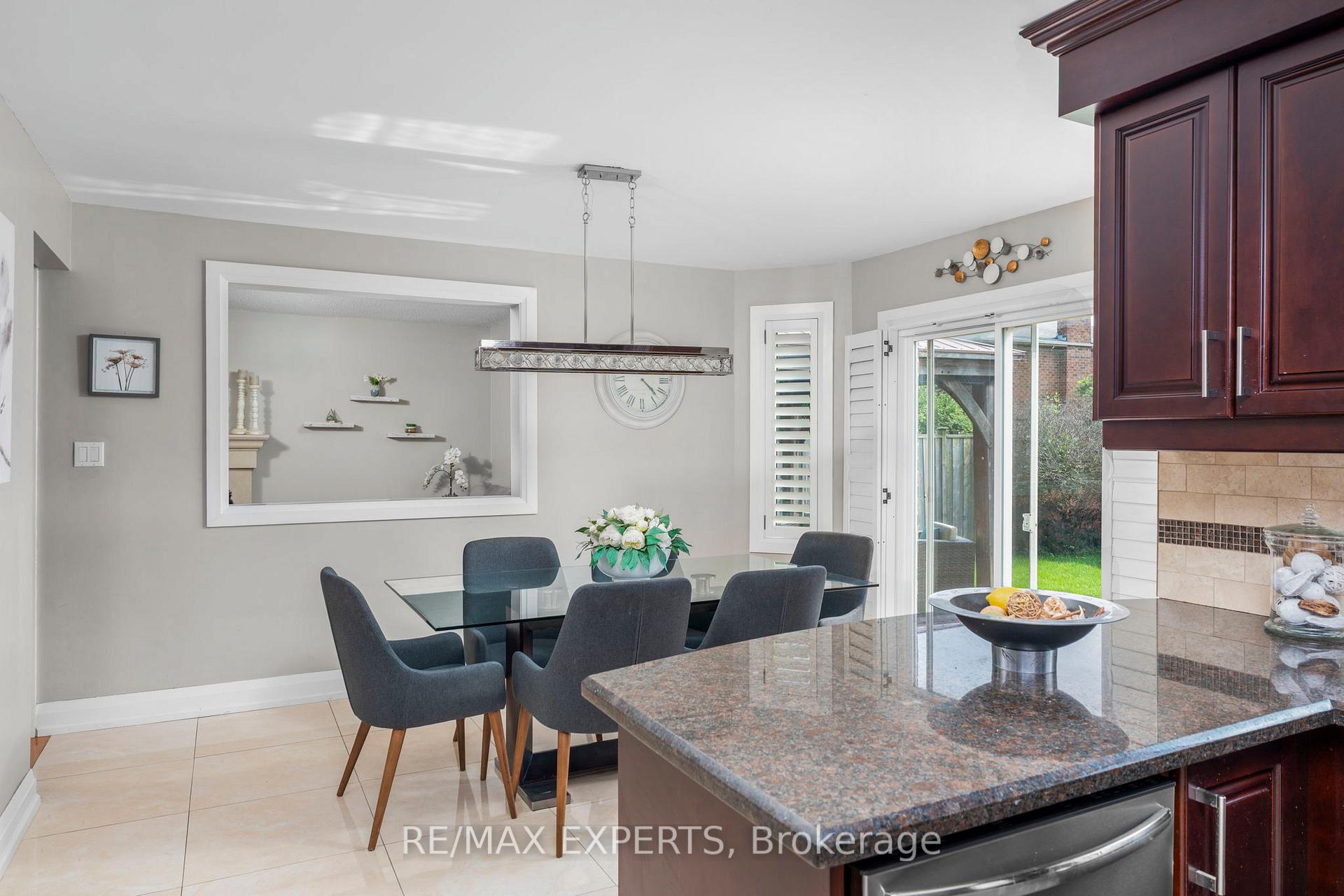 Photo 11 of 231 Ridgefield Crescent, Vaughan, Maple — HOMEH