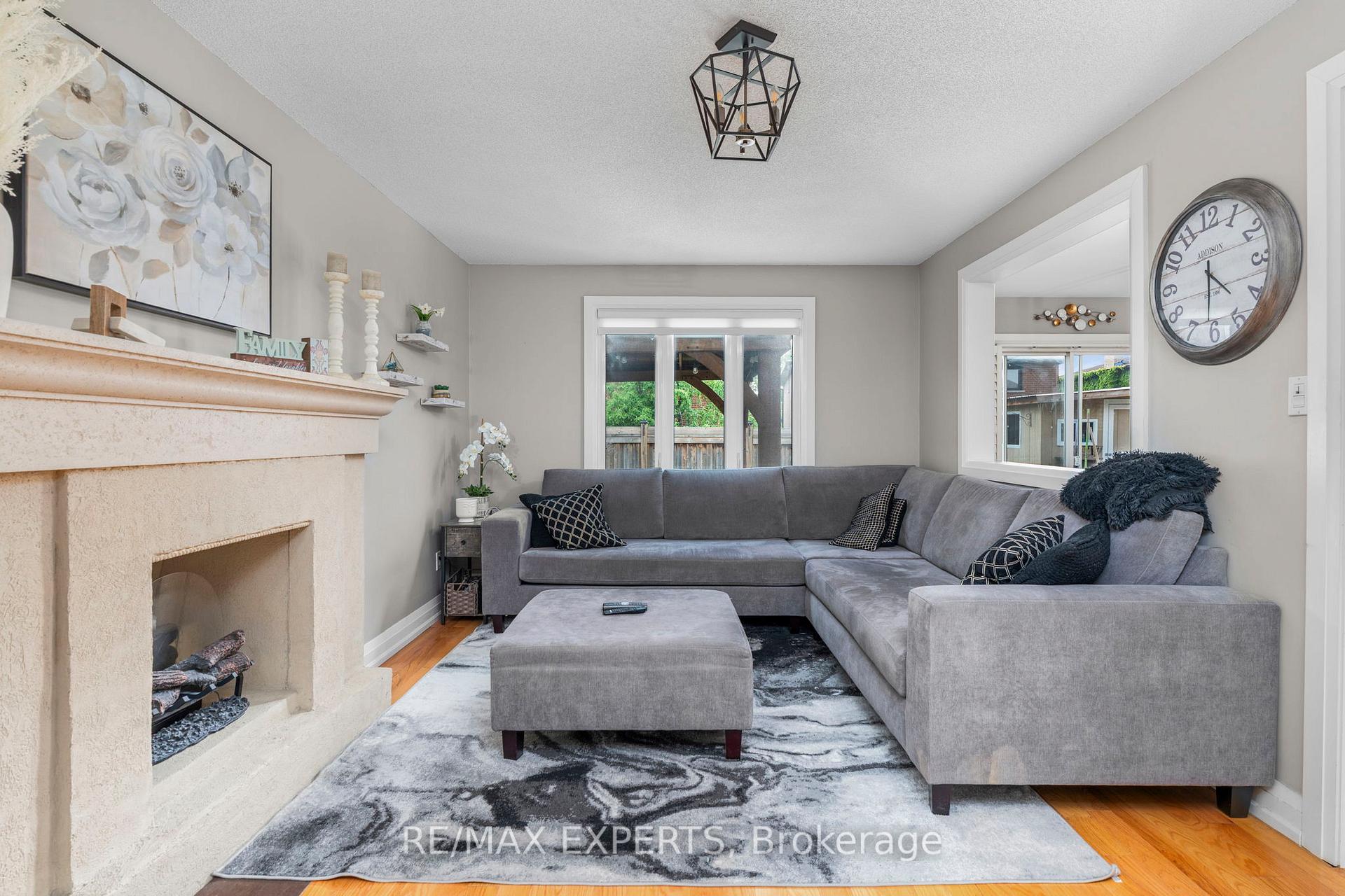 Photo 12 of 231 Ridgefield Crescent, Vaughan, Maple — HOMEH