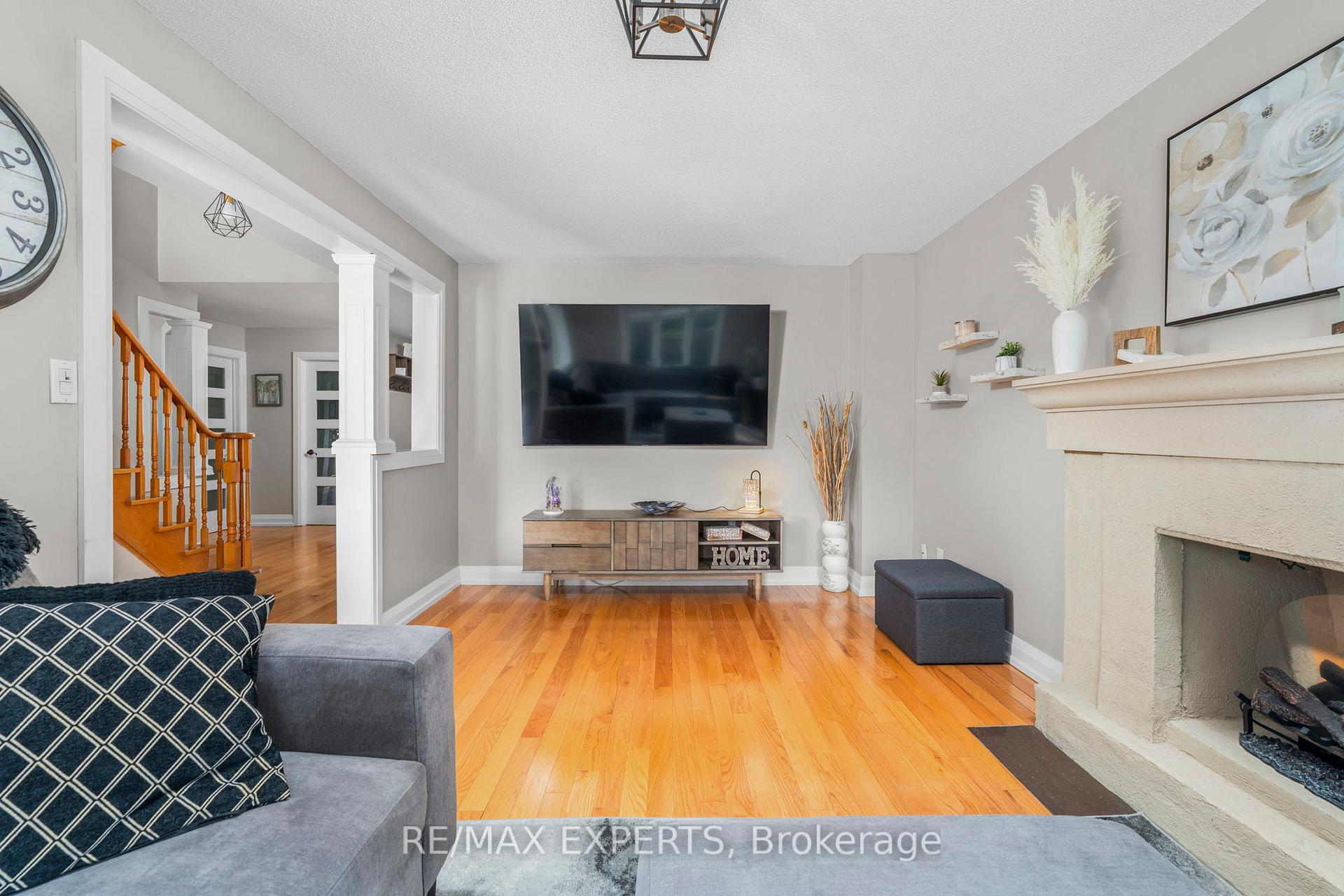 Photo 13 of 231 Ridgefield Crescent, Vaughan, Maple — HOMEH