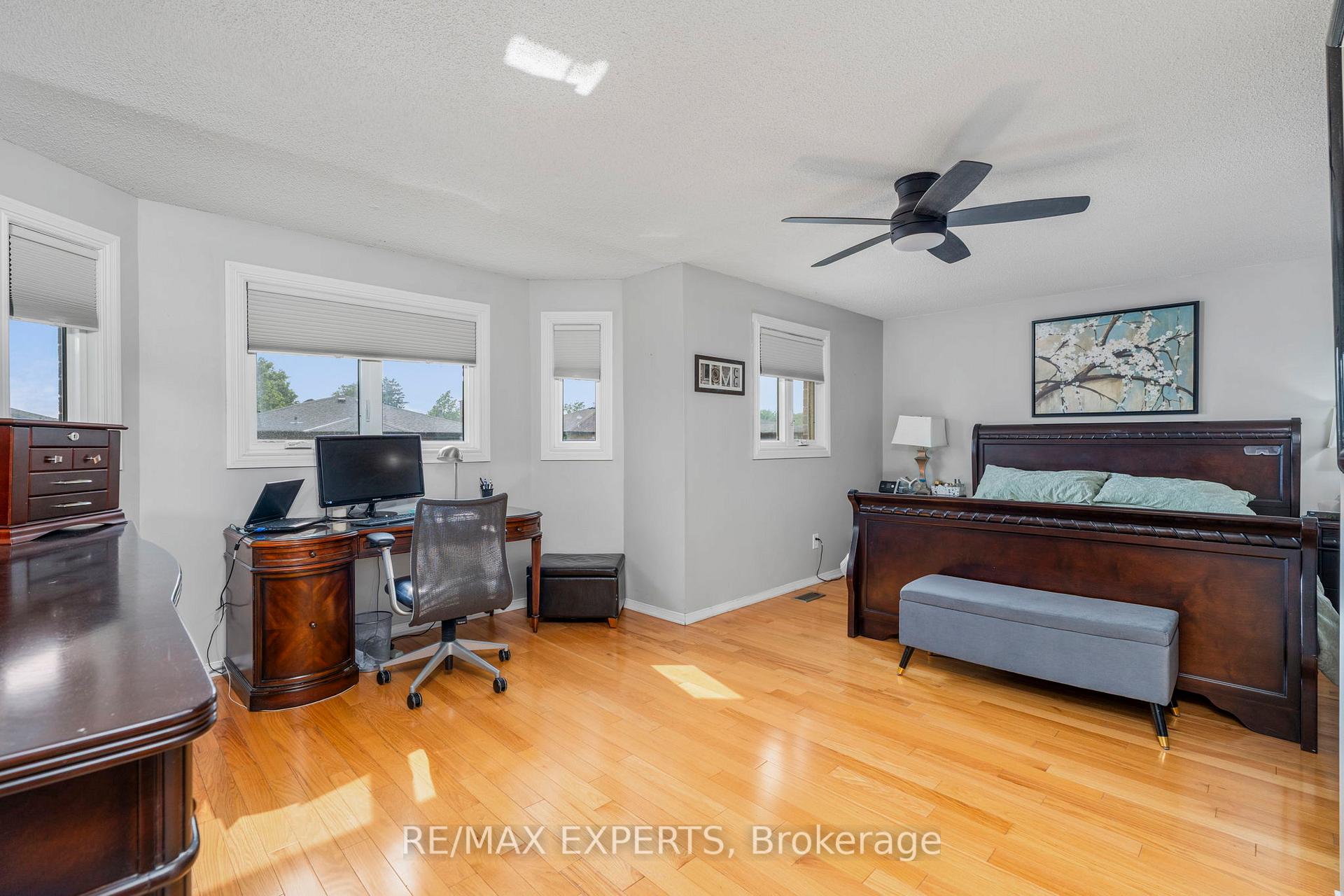 Photo 16 of 231 Ridgefield Crescent, Vaughan, Maple — HOMEH