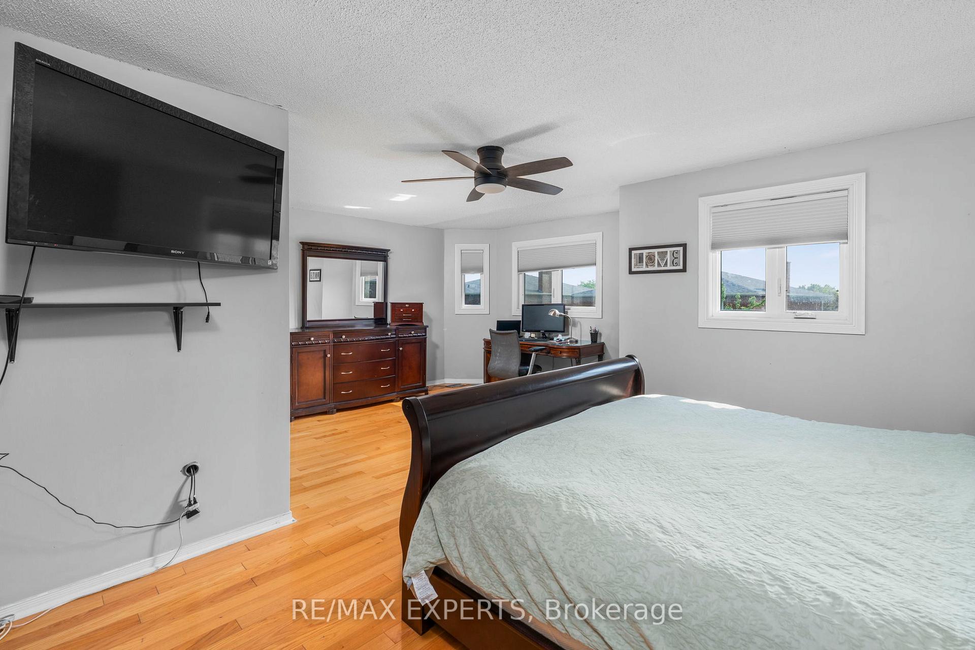 Photo 17 of 231 Ridgefield Crescent, Vaughan, Maple — HOMEH