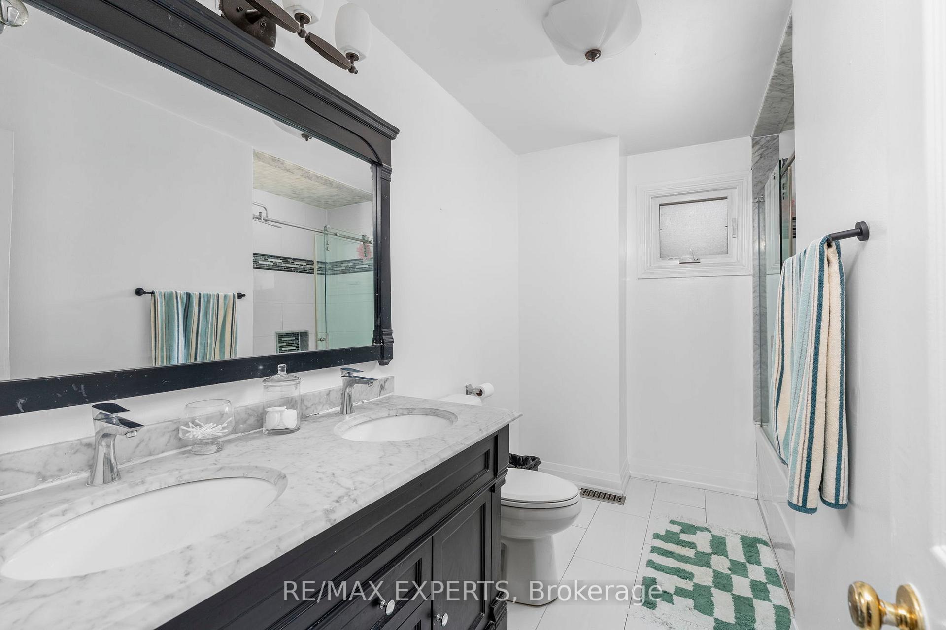 Photo 21 of 231 Ridgefield Crescent, Vaughan, Maple — HOMEH